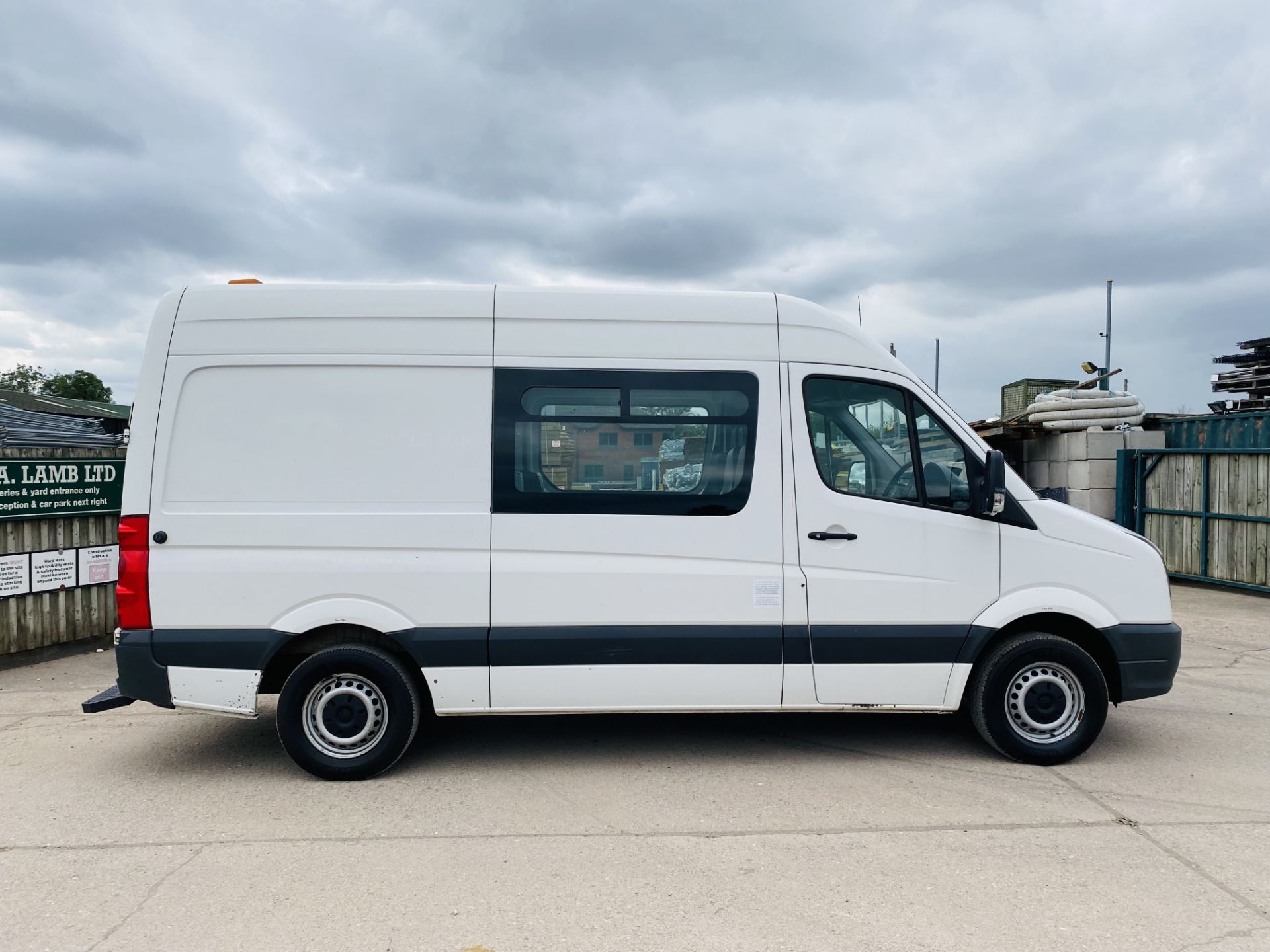 ON SALE VOLKSWAGEN CRAFTER 2.0TDI (136) MWB "MESSING UNIT WITH TOILET" 15 REG - 1 KEEPER - FULL SPEC - Image 11 of 30