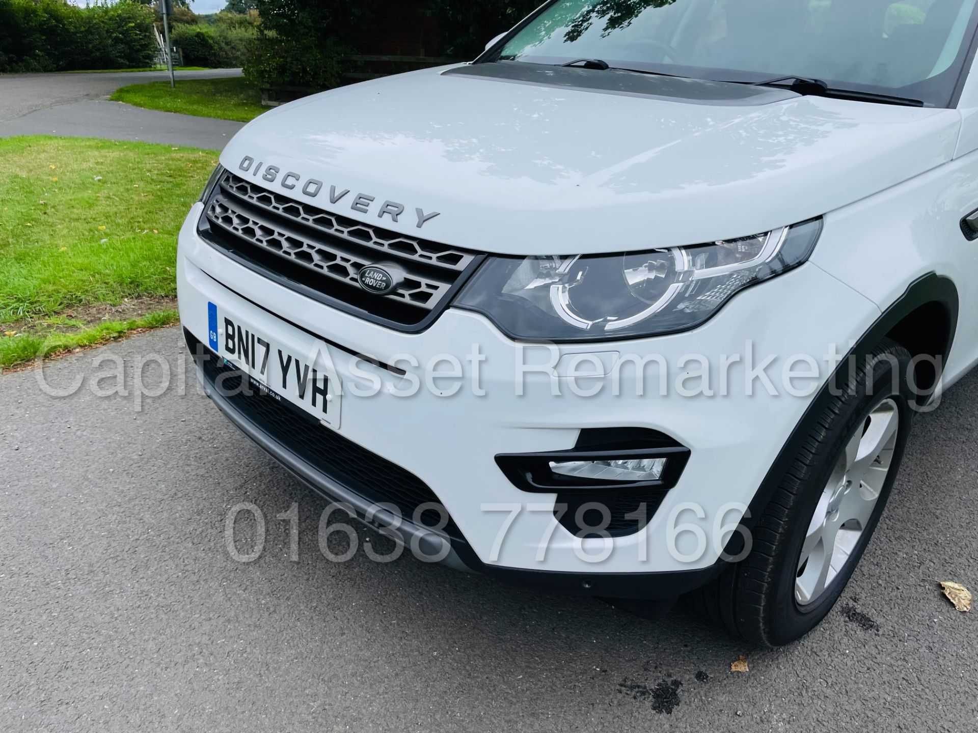 (On Sale) LAND ROVER DISCOVERY SPORT *SE TECH* SUV (2017 -EURO 6) '2.0 TD4 - STOP/START' (1 OWNER) - Image 16 of 52
