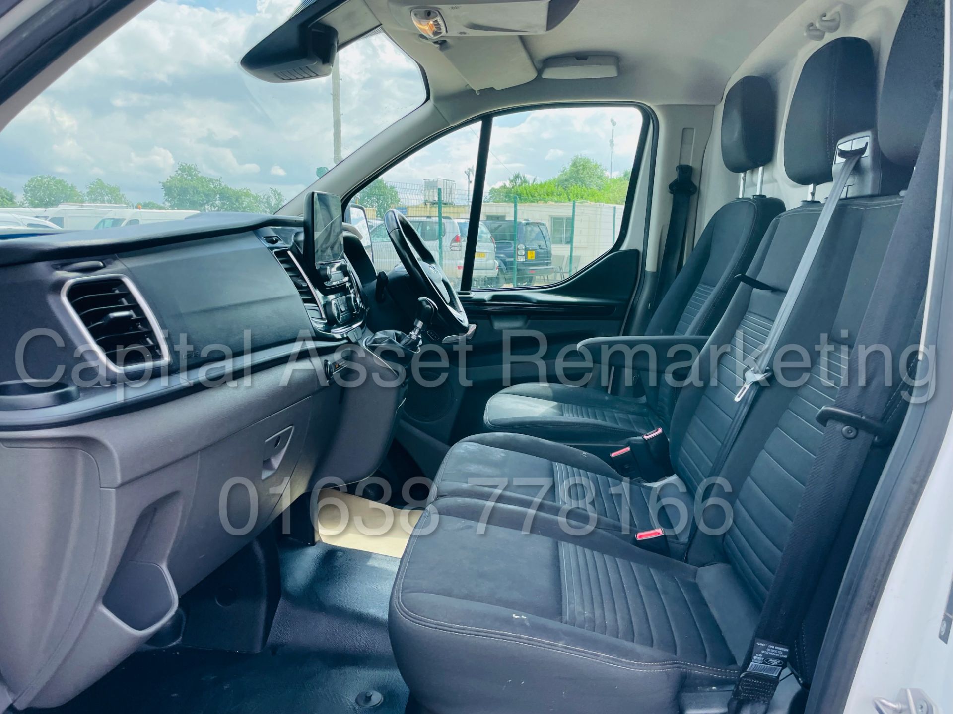 FORD TRANSIT CUSTOM *LIMITED EDITION* PANEL VAN (2018 - NEW MODEL) '2.0 TDCI - EURO 6 - 6 SPEED' - Image 25 of 46