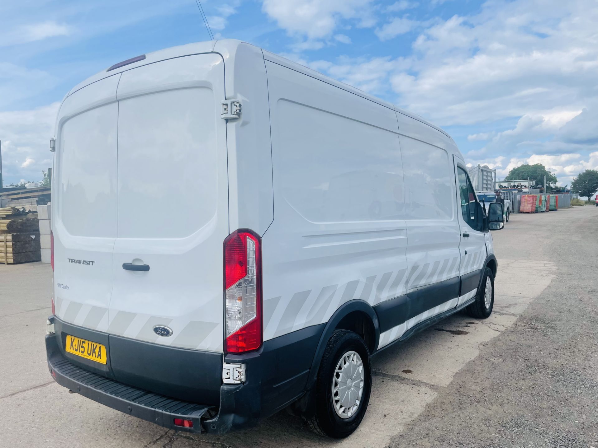 (On Sale) FORD TRANSIT 350 'TREND' LONG WHEEL BASE (2015 - 15 REG) 2198CC - 123 BHP !!! - Image 13 of 22