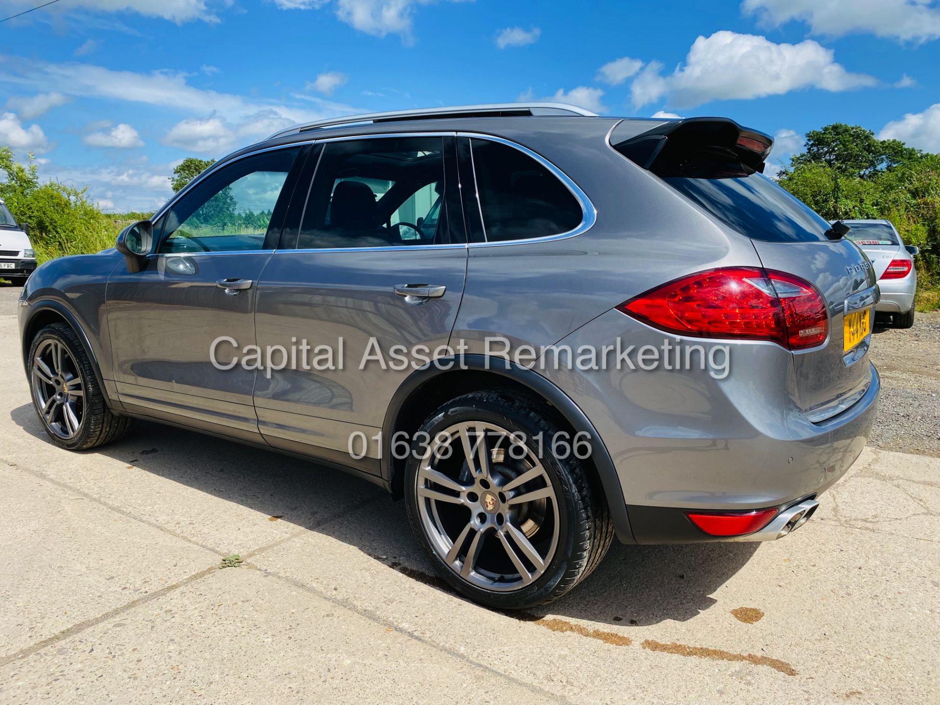 PORSCHE CAYENNE 3.0D "PDK AUTO" (NEW SHAPE) MEGA SPEC - PAN ROOF - LEATHER - FSH - WOW!! NO VAT!! - Image 11 of 38