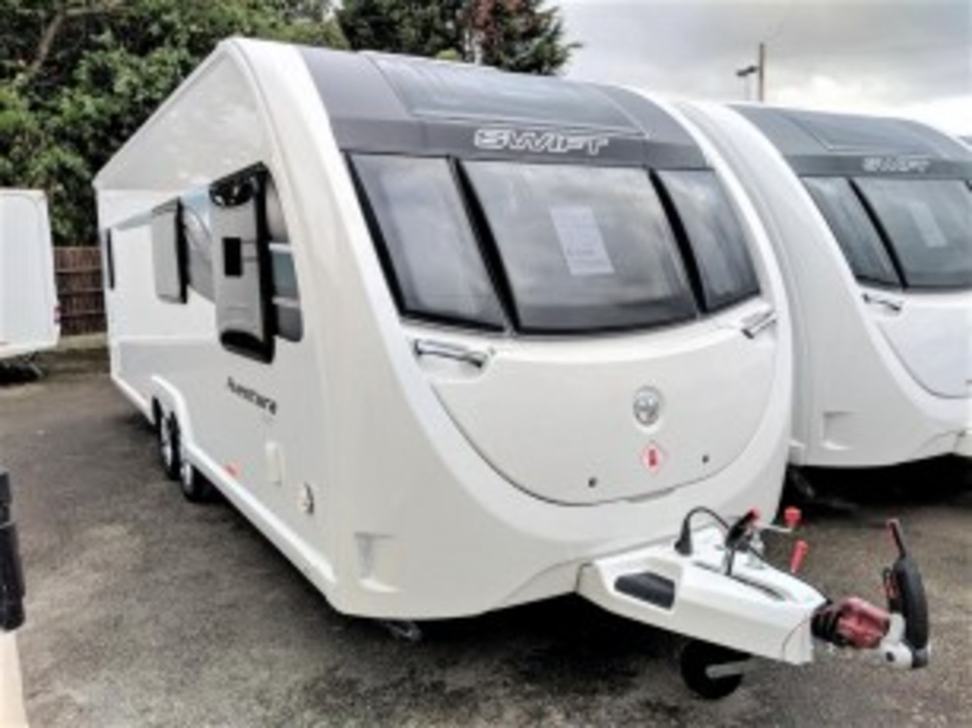 SWIFT AVENTURA EW "SPECIAL EDITION" 6 BERTH - FIXED BED - 2021 NEW/UNUSED - SOLAR PANEL - WOW!!! - Image 2 of 11