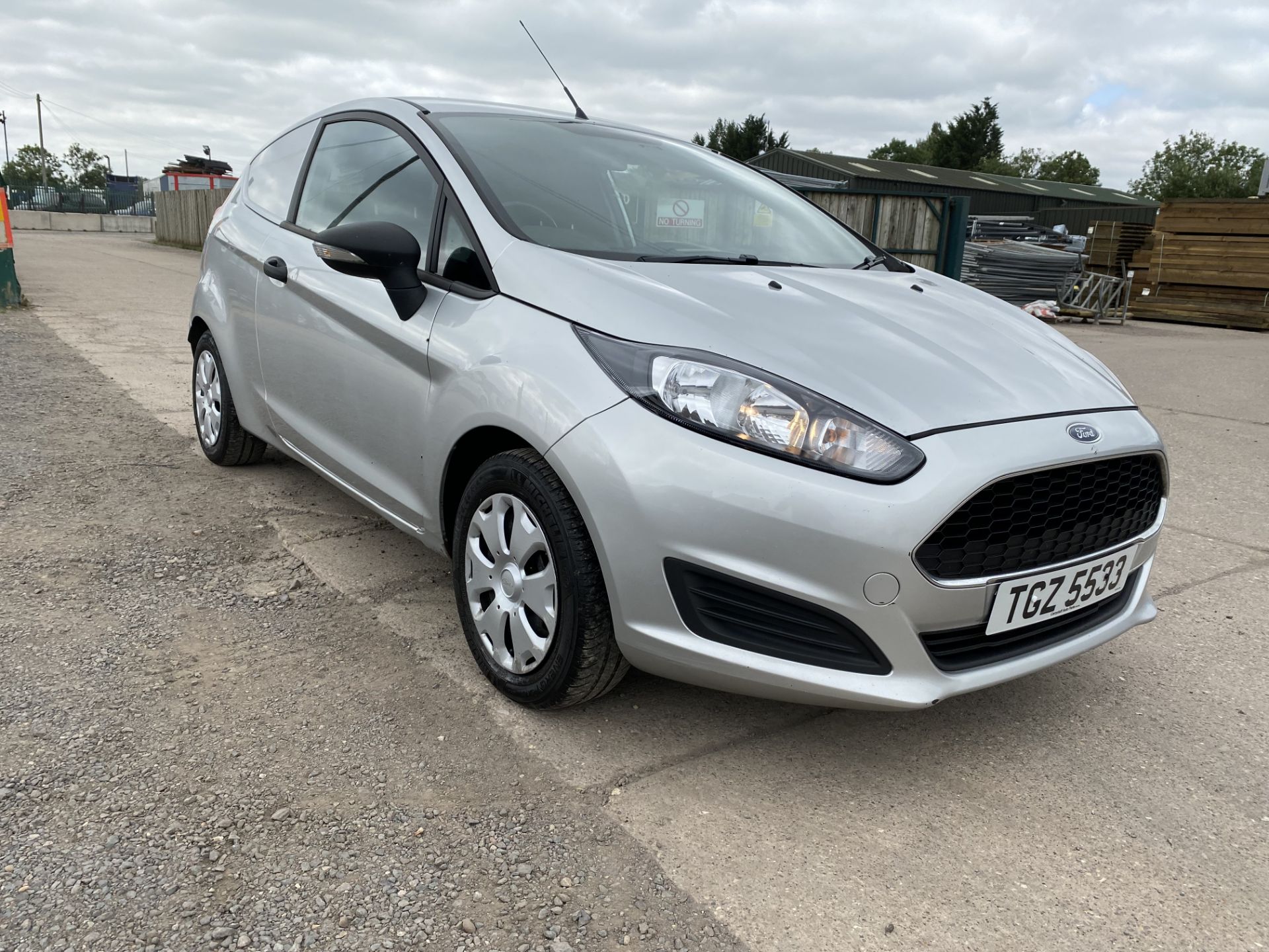 FORD FIESTA 1.5'TDCI' ECONETIC - (66 REG) 1 OWNER - AIR CON - SILVER -NEW SHAPE - LOOK!!! - Image 3 of 24