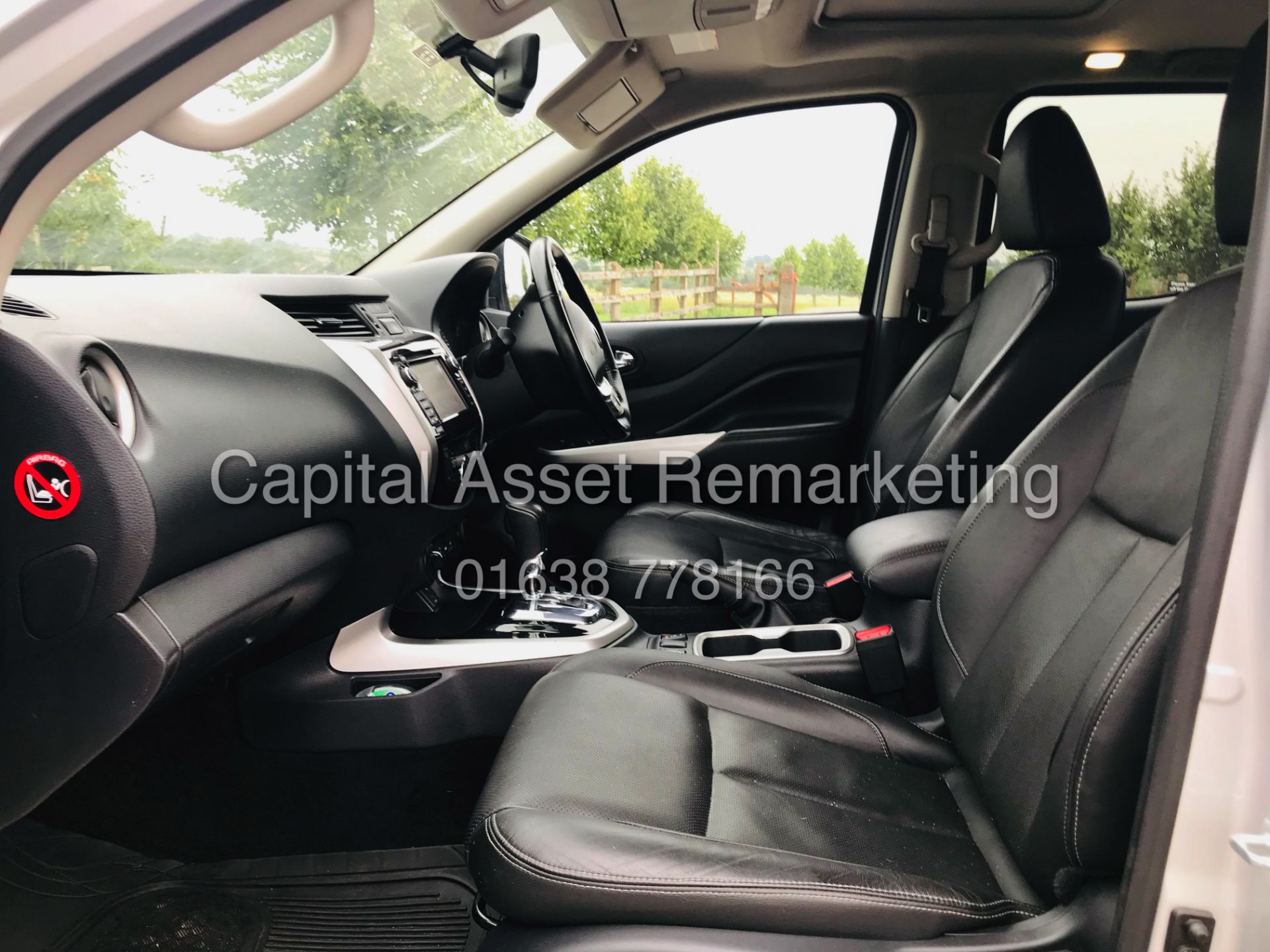 NISSAN NAVARA "TEKNA" AUTO 2.3DCI D/CAB (2019 MODEL) 1 OWNER FSH - ELEC SUNROOF - LEATHER *SAT NAV* - Image 11 of 25