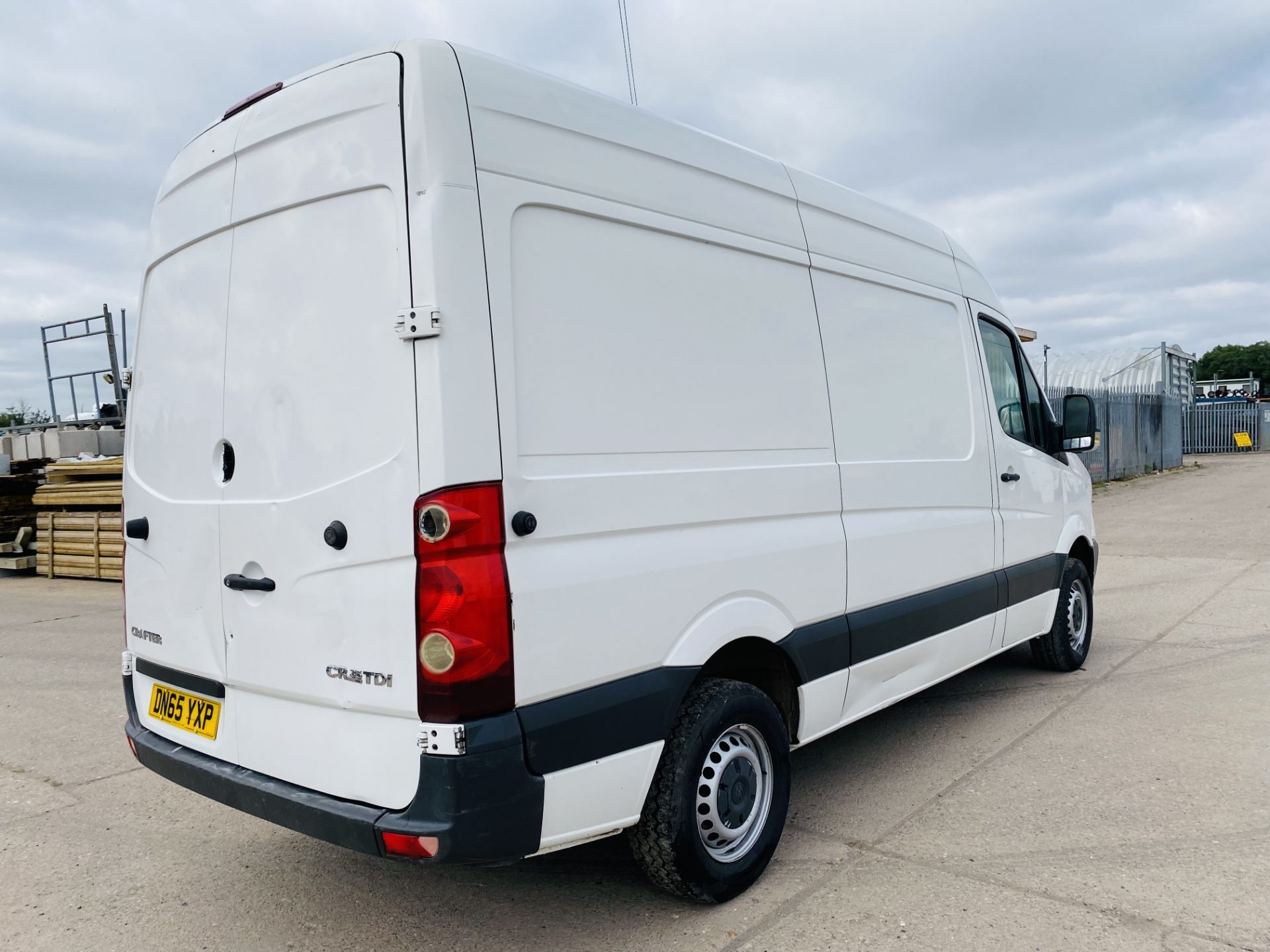 (On Sale) VOLKSWAGEN CRAFTER 2.0TDI (109) MWB HIGH ROOF - (2016 MODEL) 1 KEEPER -ONLY 104K MILES - Image 3 of 18