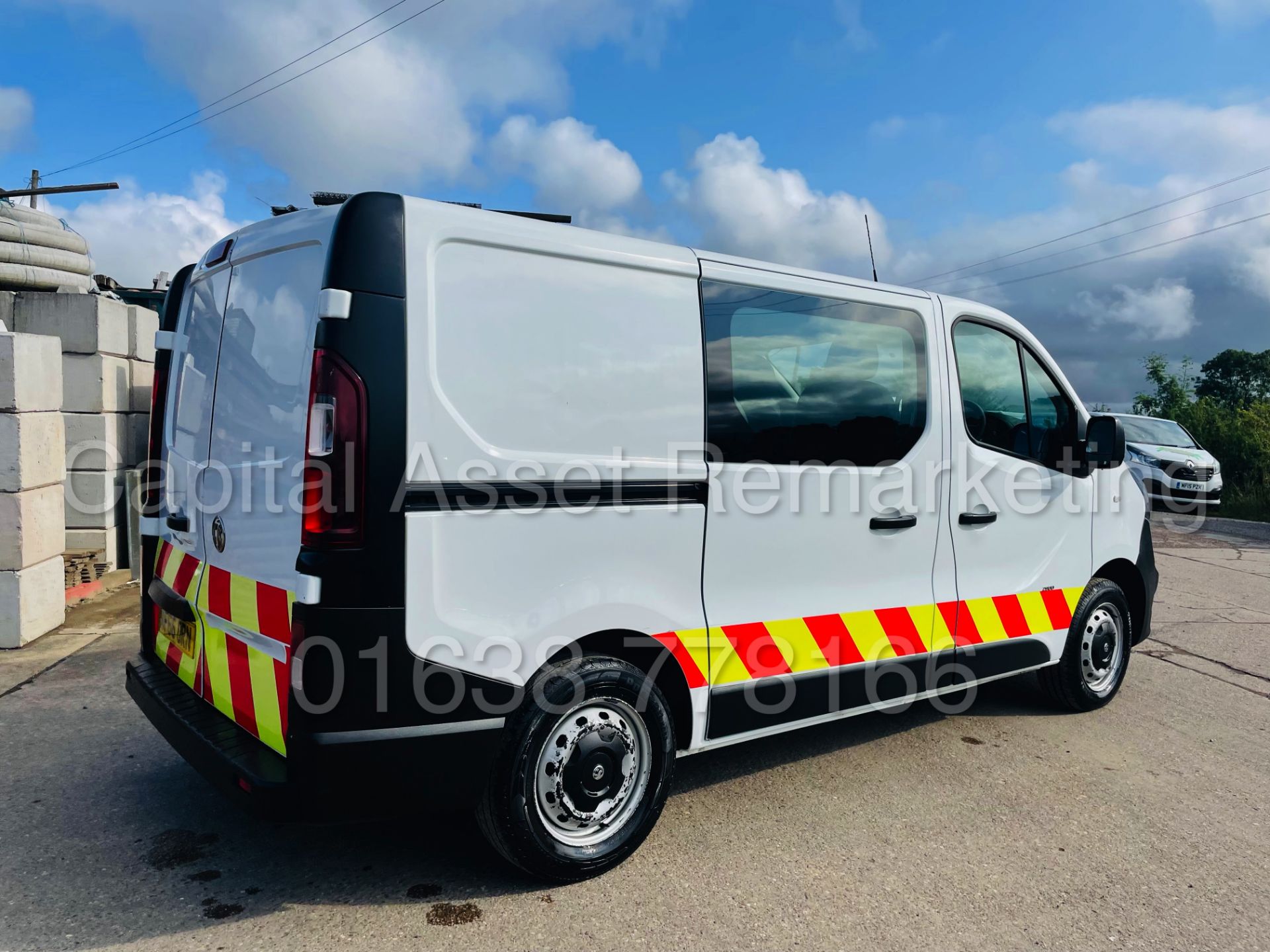 VAUXHALL VIVARO 2900 *SWB - 6 SEATER CREW VAN* (2017 - EURO 6) '1.6 CDTI - 115 BHP - 6 SPEED' - Image 9 of 46