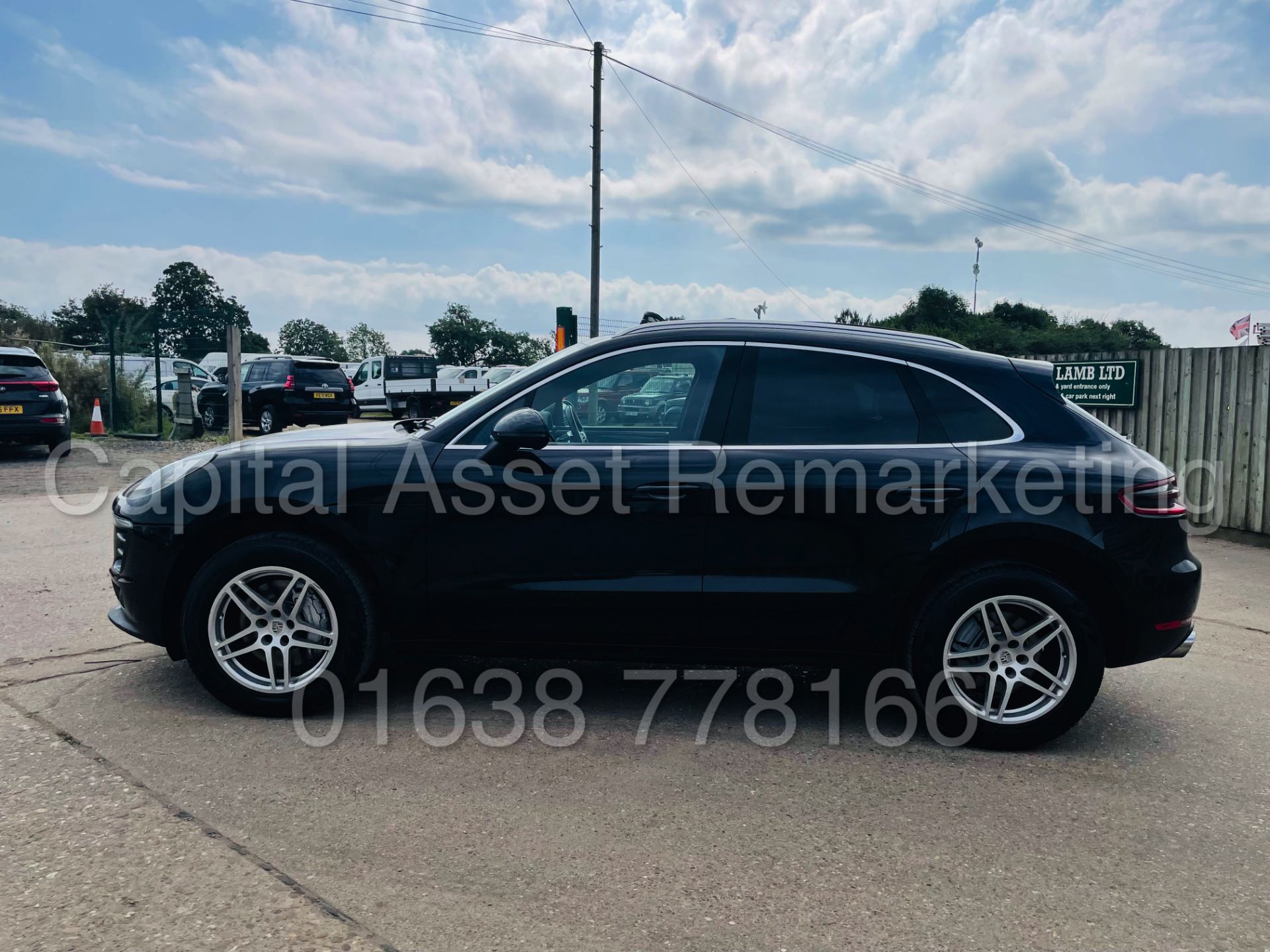 PORSCHE MACAN S *SPORTS SUV* (2017) '3.0 V6 DIESEL - 258 BHP - AUTO PDK' *MASSIVE SPEC* - Image 8 of 61