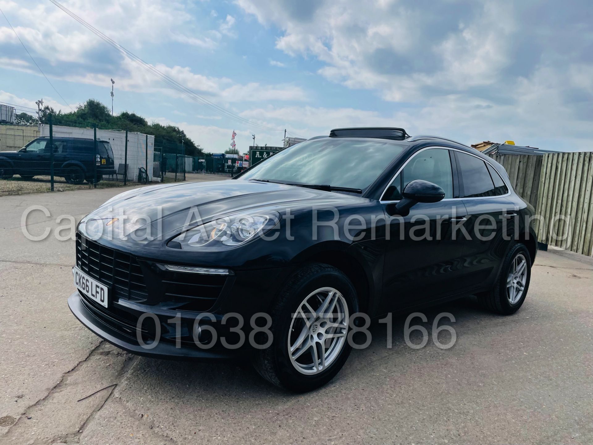 PORSCHE MACAN S *SPORTS SUV* (2017) '3.0 V6 DIESEL - 258 BHP - AUTO PDK' *MASSIVE SPEC* - Image 5 of 61