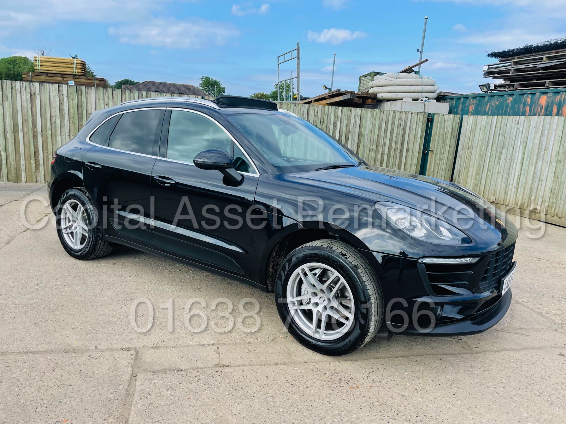 PORSCHE MACAN S *SPORTS SUV* (2017) '3.0 V6 DIESEL - 258 BHP - AUTO PDK' *MASSIVE SPEC* - Image 2 of 61