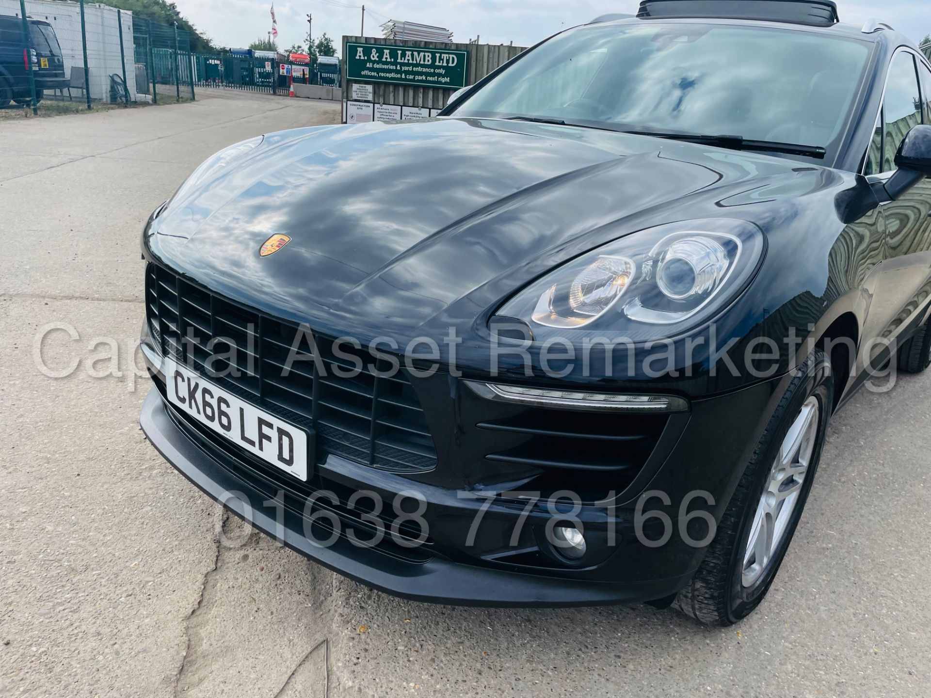 PORSCHE MACAN S *SPORTS SUV* (2017) '3.0 V6 DIESEL - 258 BHP - AUTO PDK' *MASSIVE SPEC* - Image 16 of 61