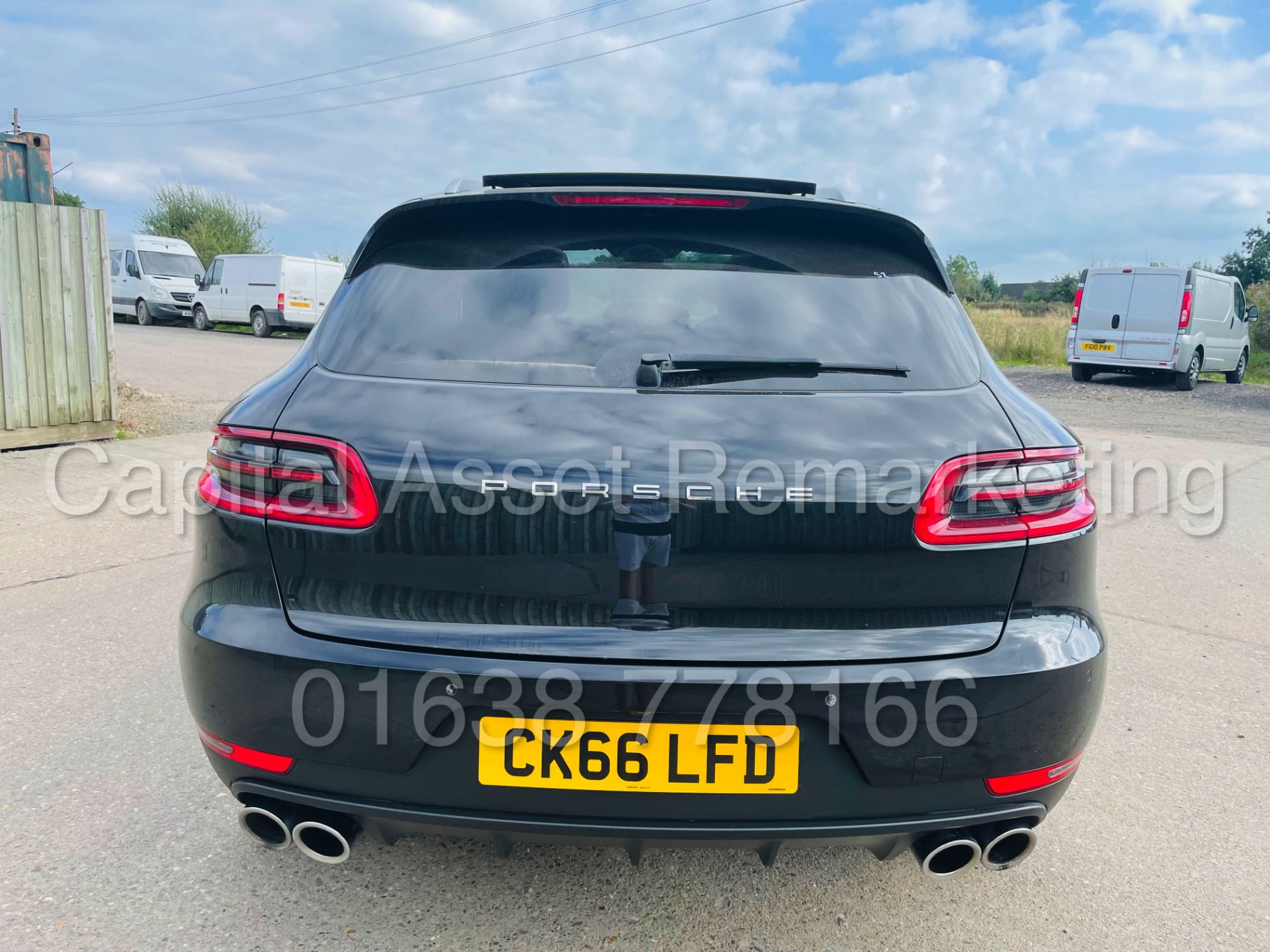 PORSCHE MACAN S *SPORTS SUV* (2017) '3.0 V6 DIESEL - 258 BHP - AUTO PDK' *MASSIVE SPEC* - Image 11 of 61