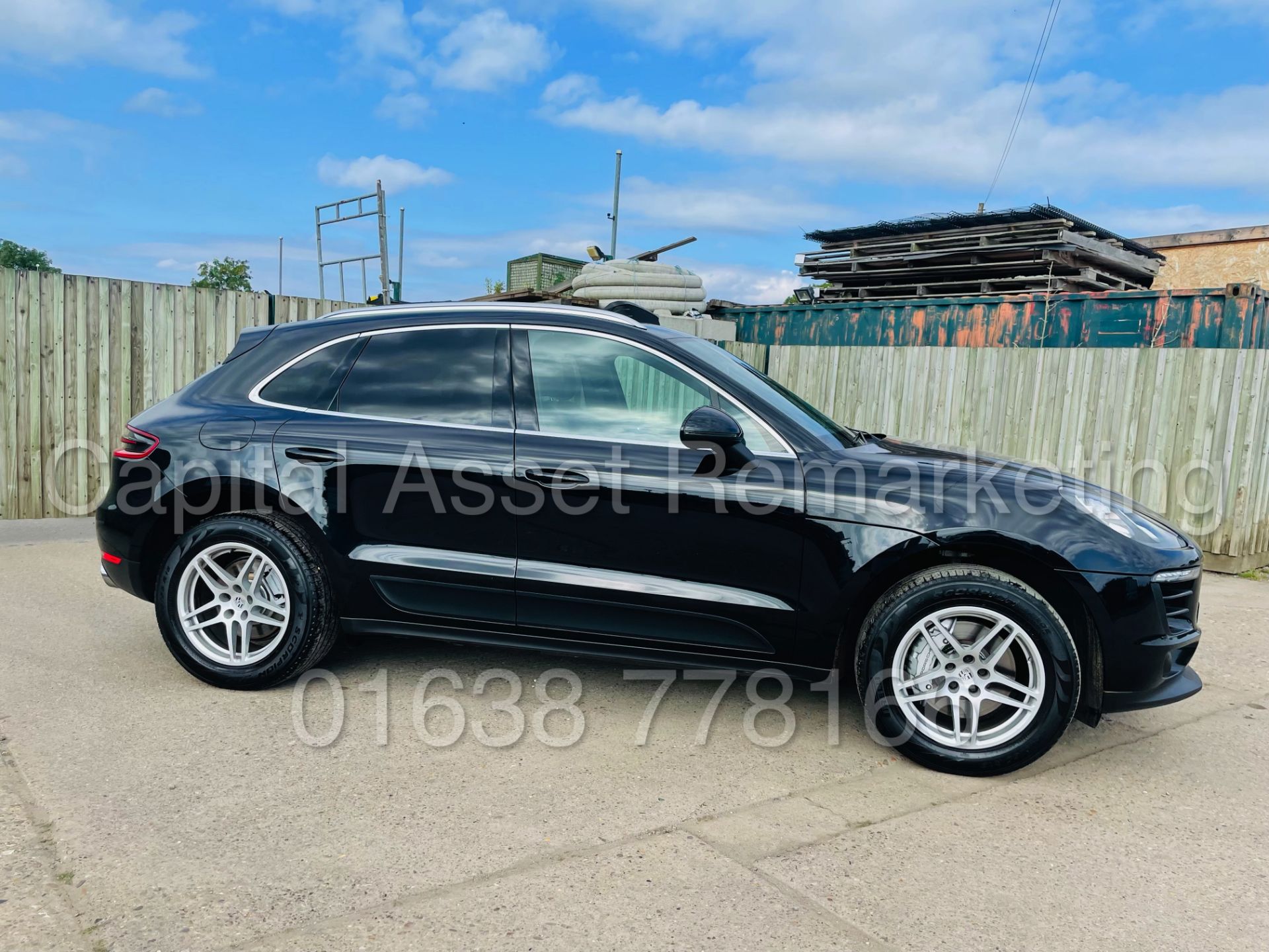 PORSCHE MACAN S *SPORTS SUV* (2017) '3.0 V6 DIESEL - 258 BHP - AUTO PDK' *MASSIVE SPEC* - Image 14 of 61