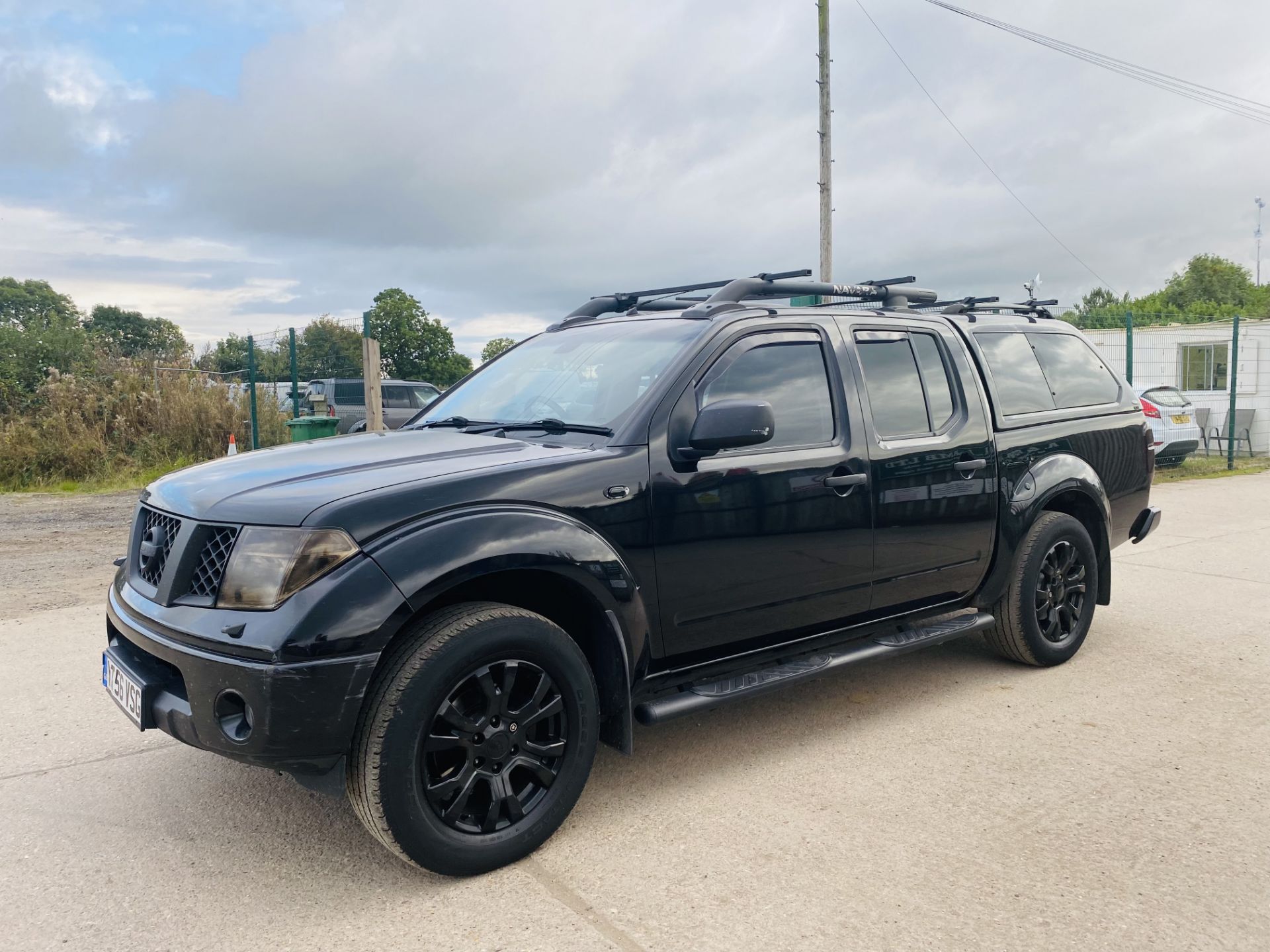 ON SALE NISSAN NAVARA DCI 2.5 "OUTLAW" AUTOMATIC D/CAB "BLACK EDITION" 172BHP!! - NEW SHAPE - NO VAT - Image 4 of 15