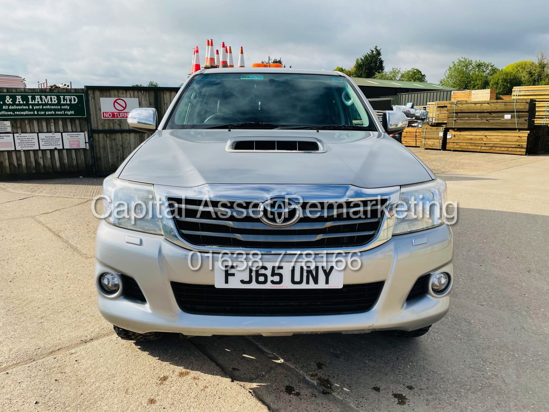 (On Sale) TOYOTA HILUX 3.0 D-4D "INVINCIBLE" AUTO (65 REG) ONLY 15,000 MILES-SAT NAV-LEATHER - Image 4 of 26