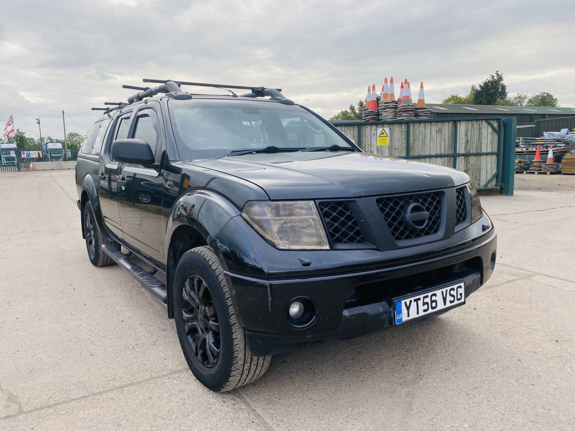 ON SALE NISSAN NAVARA DCI 2.5 "OUTLAW" AUTOMATIC D/CAB "BLACK EDITION" 172BHP!! - NEW SHAPE - NO VAT - Image 2 of 15