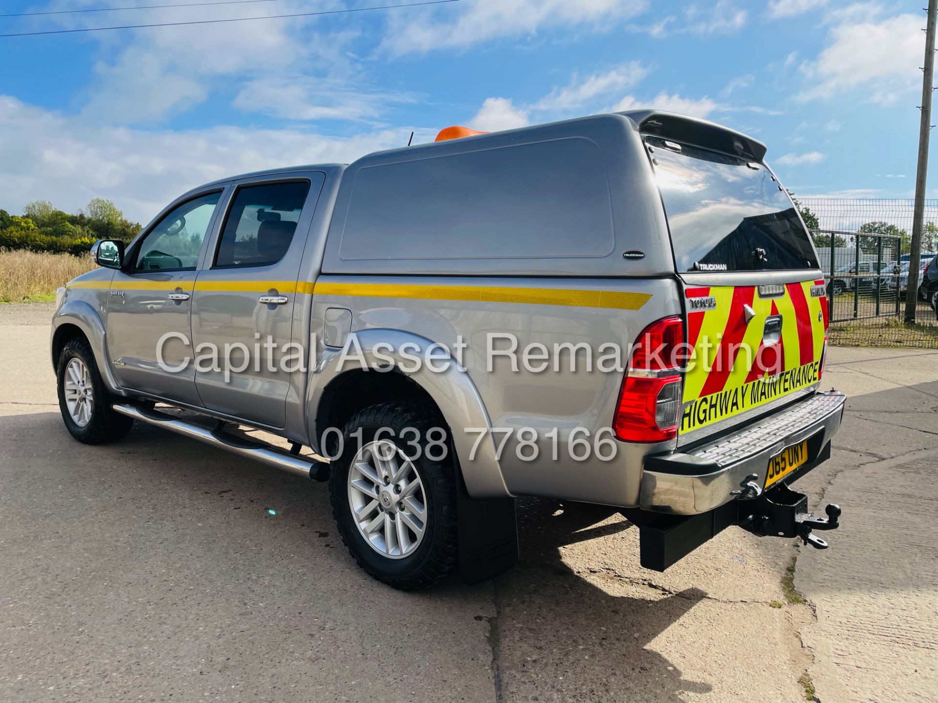 (On Sale) TOYOTA HILUX 3.0 D-4D "INVINCIBLE" AUTO (65 REG) ONLY 15,000 MILES-SAT NAV-LEATHER - Image 9 of 26