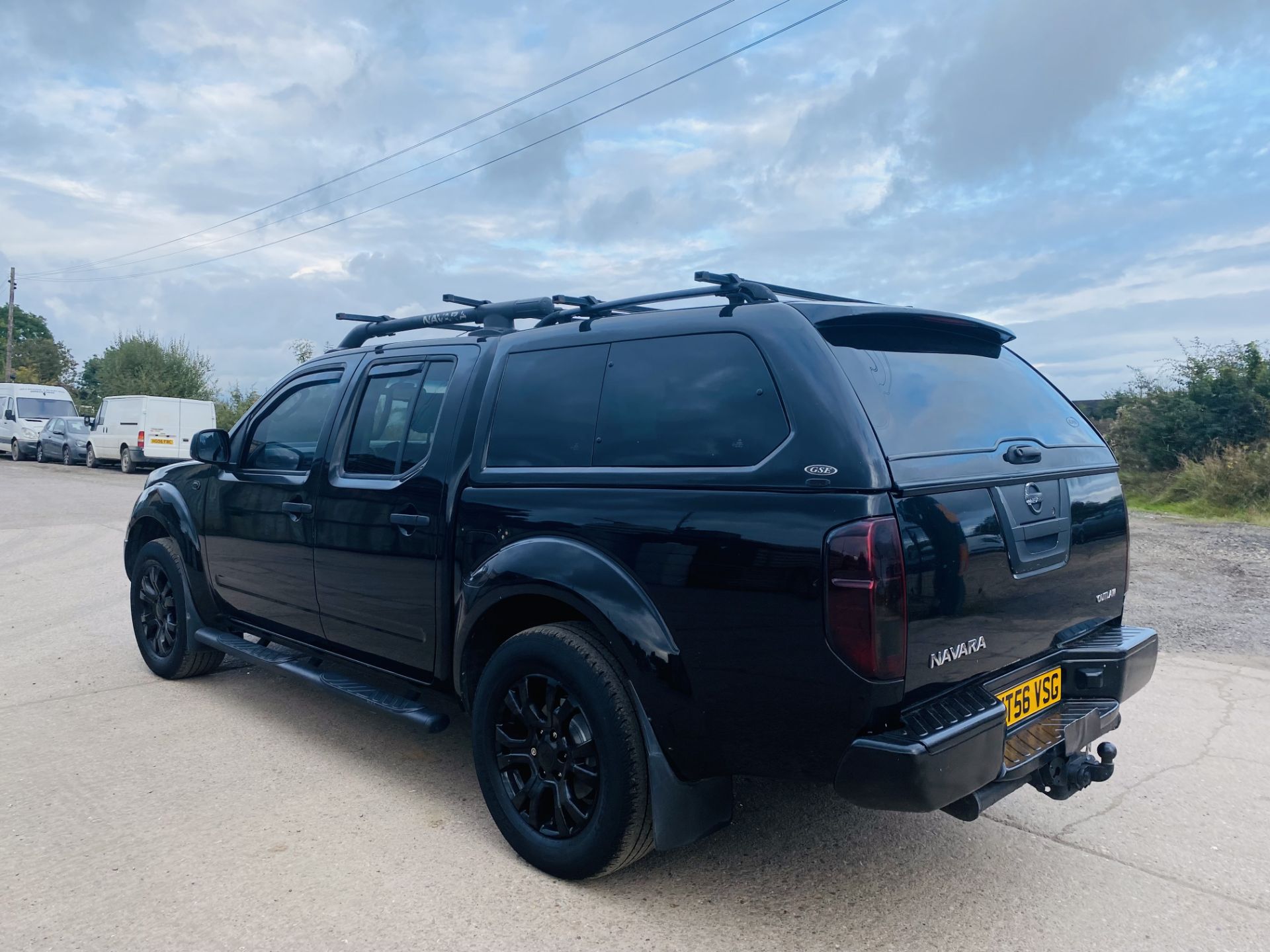 ON SALE NISSAN NAVARA DCI 2.5 "OUTLAW" AUTOMATIC D/CAB "BLACK EDITION" 172BHP!! - NEW SHAPE - NO VAT - Image 6 of 15