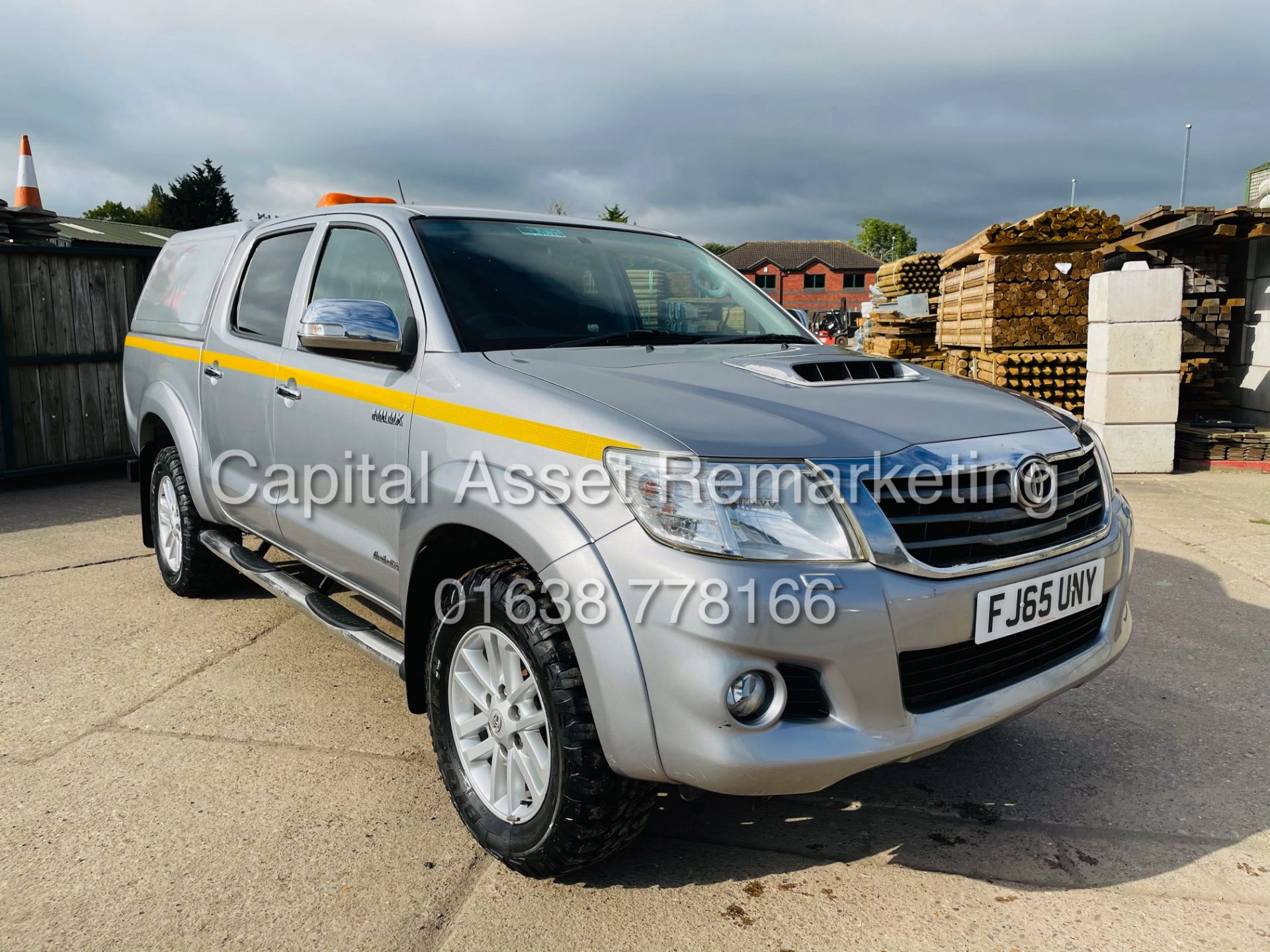 (On Sale) TOYOTA HILUX 3.0 D-4D "INVINCIBLE" AUTO (65 REG) ONLY 15,000 MILES-SAT NAV-LEATHER - Image 3 of 26