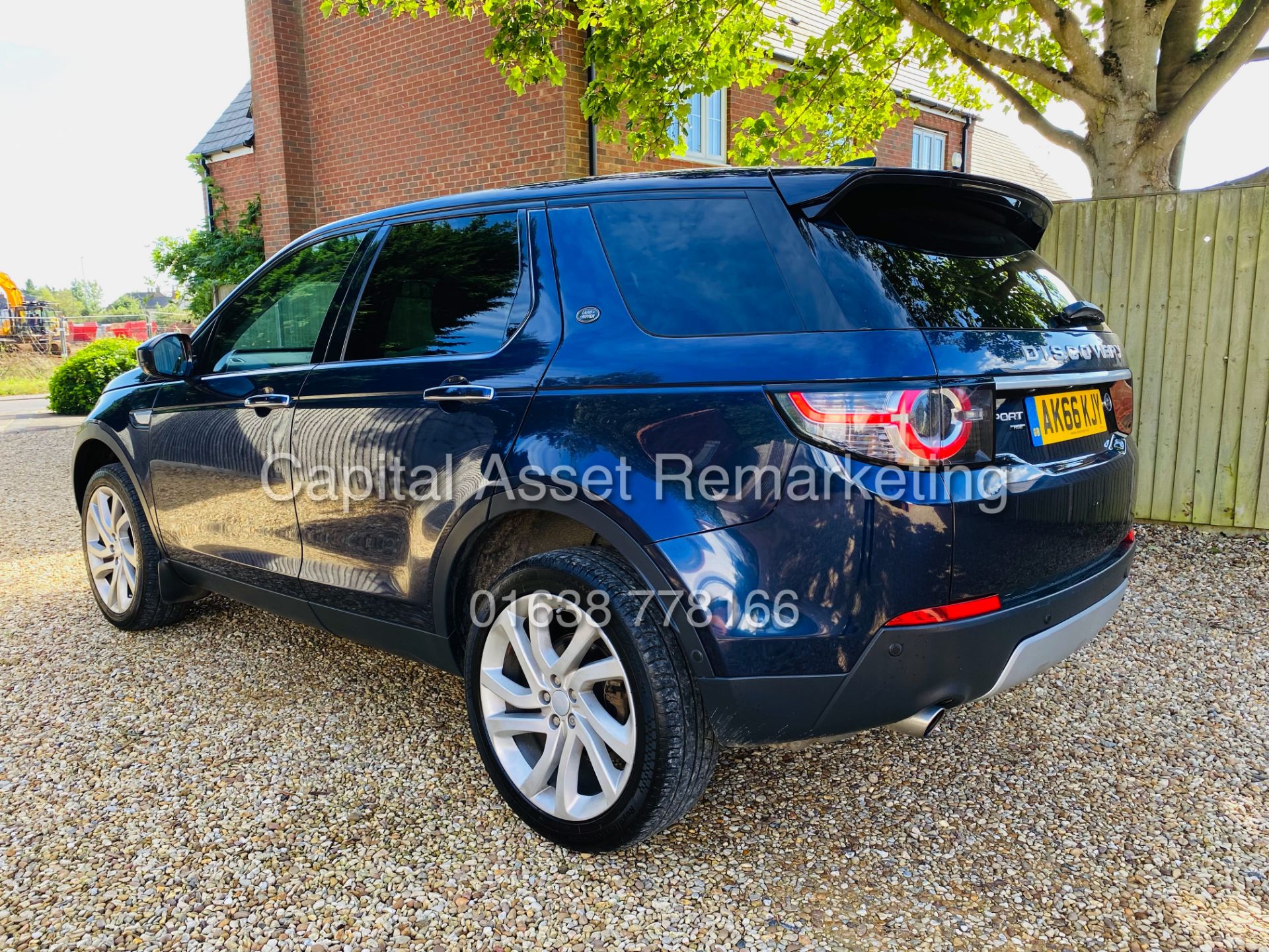 ON SALE LAND ROVER DICSOVERY SPORT 2.0TD4 "HSE LUXURY" AUTO (2017 MODEL) FSH - PAN ROOF - SAT NAV - - Image 8 of 40