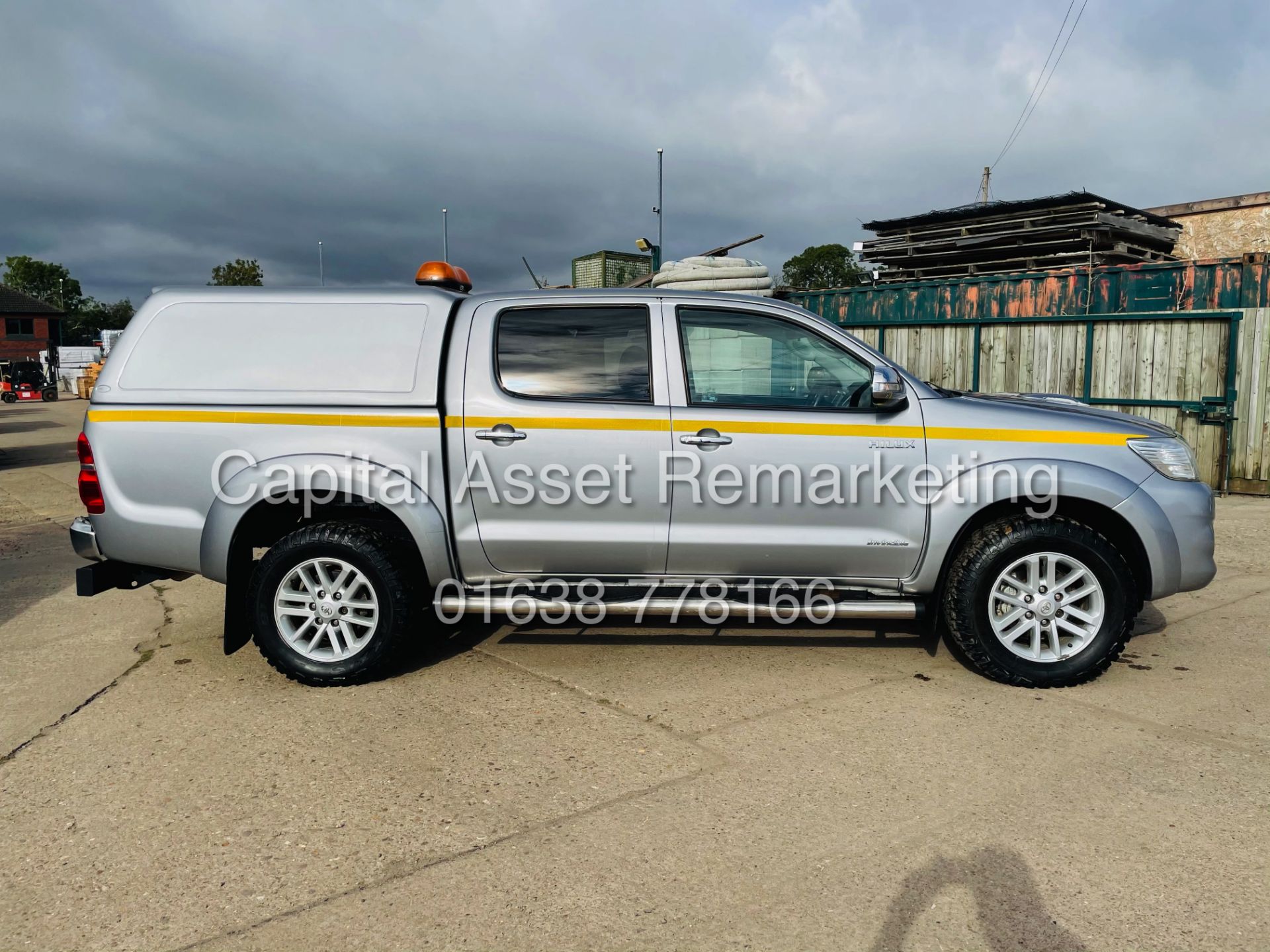 (On Sale) TOYOTA HILUX 3.0 D-4D "INVINCIBLE" AUTO (65 REG) ONLY 15,000 MILES-SAT NAV-LEATHER - Image 12 of 26