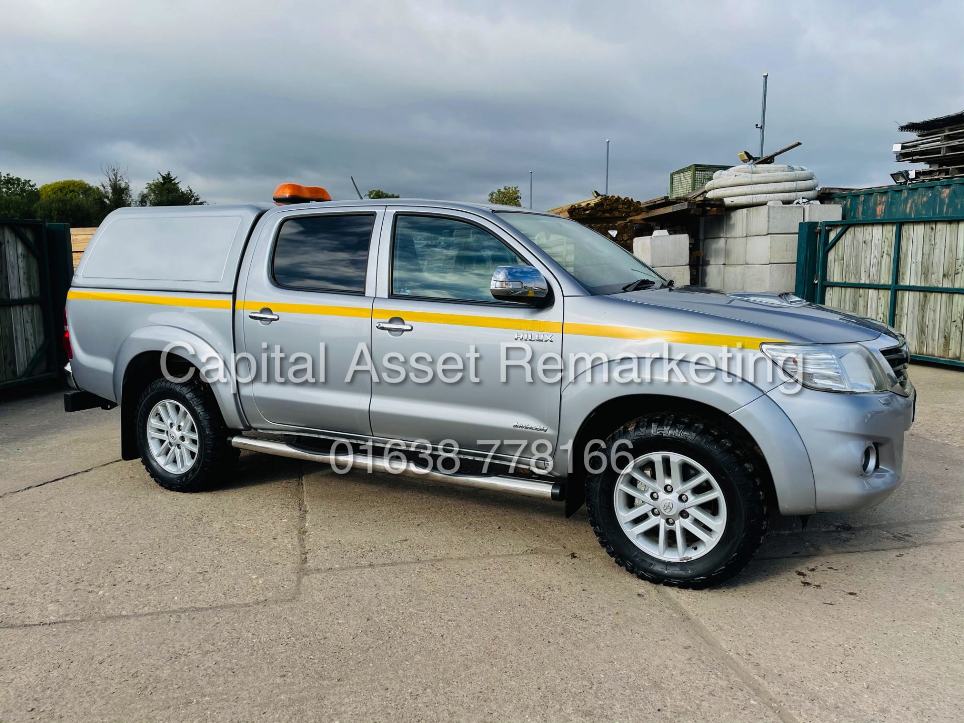 (On Sale) TOYOTA HILUX 3.0 D-4D "INVINCIBLE" AUTO (65 REG) ONLY 15,000 MILES-SAT NAV-LEATHER