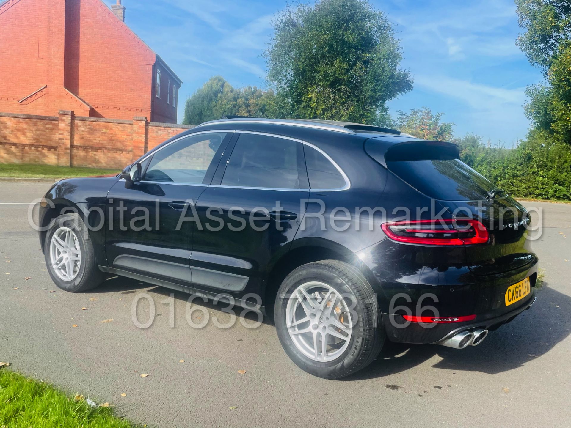 PORSCHE MACAN S *SPORTS SUV* (2017) '3.0 V6 DIESEL - 258 BHP - AUTO PDK' *MASSIVE SPEC* - Image 5 of 66