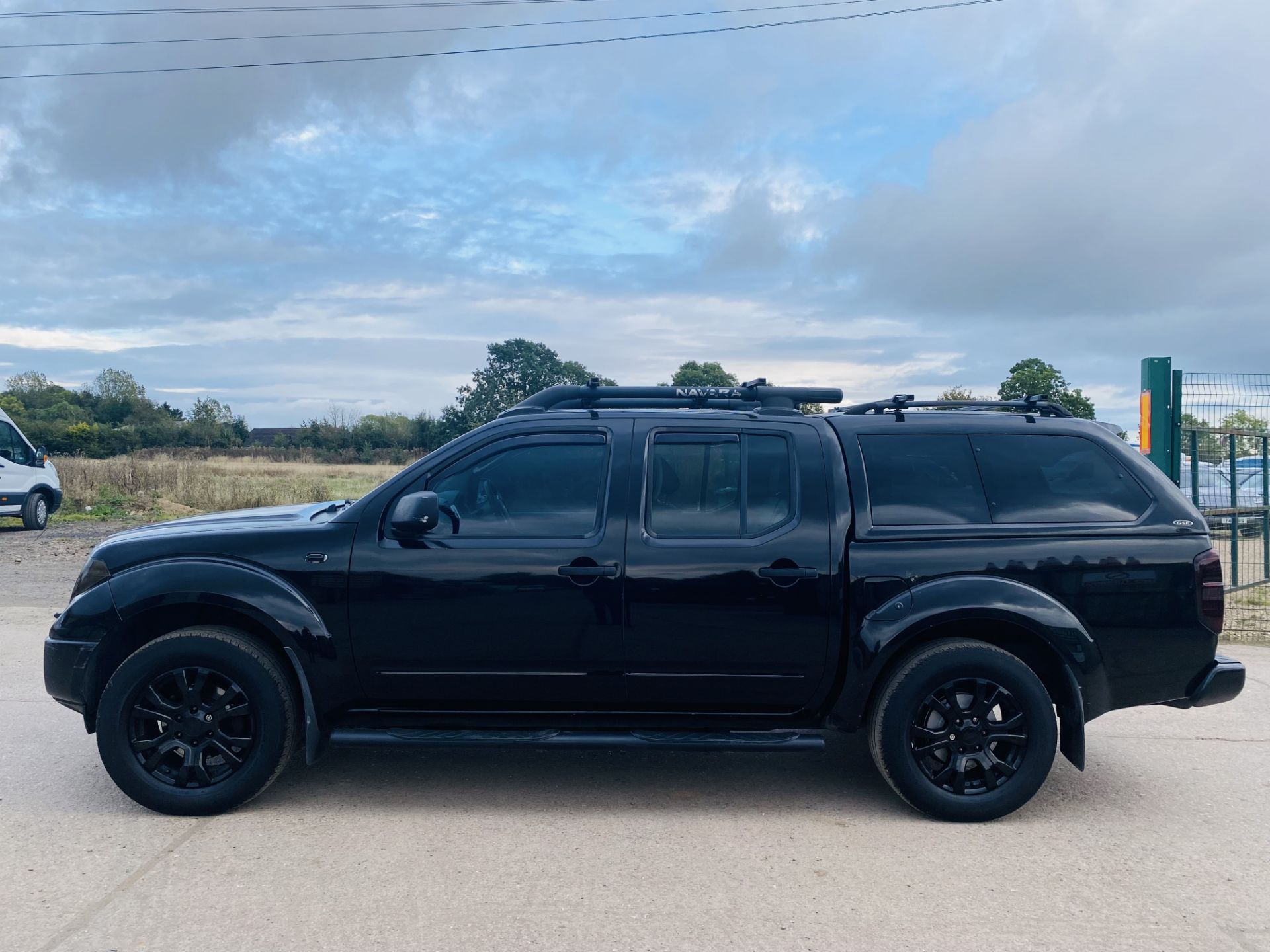 ON SALE NISSAN NAVARA DCI 2.5 "OUTLAW" AUTOMATIC D/CAB "BLACK EDITION" 172BHP!! - NEW SHAPE - NO VAT - Image 5 of 15
