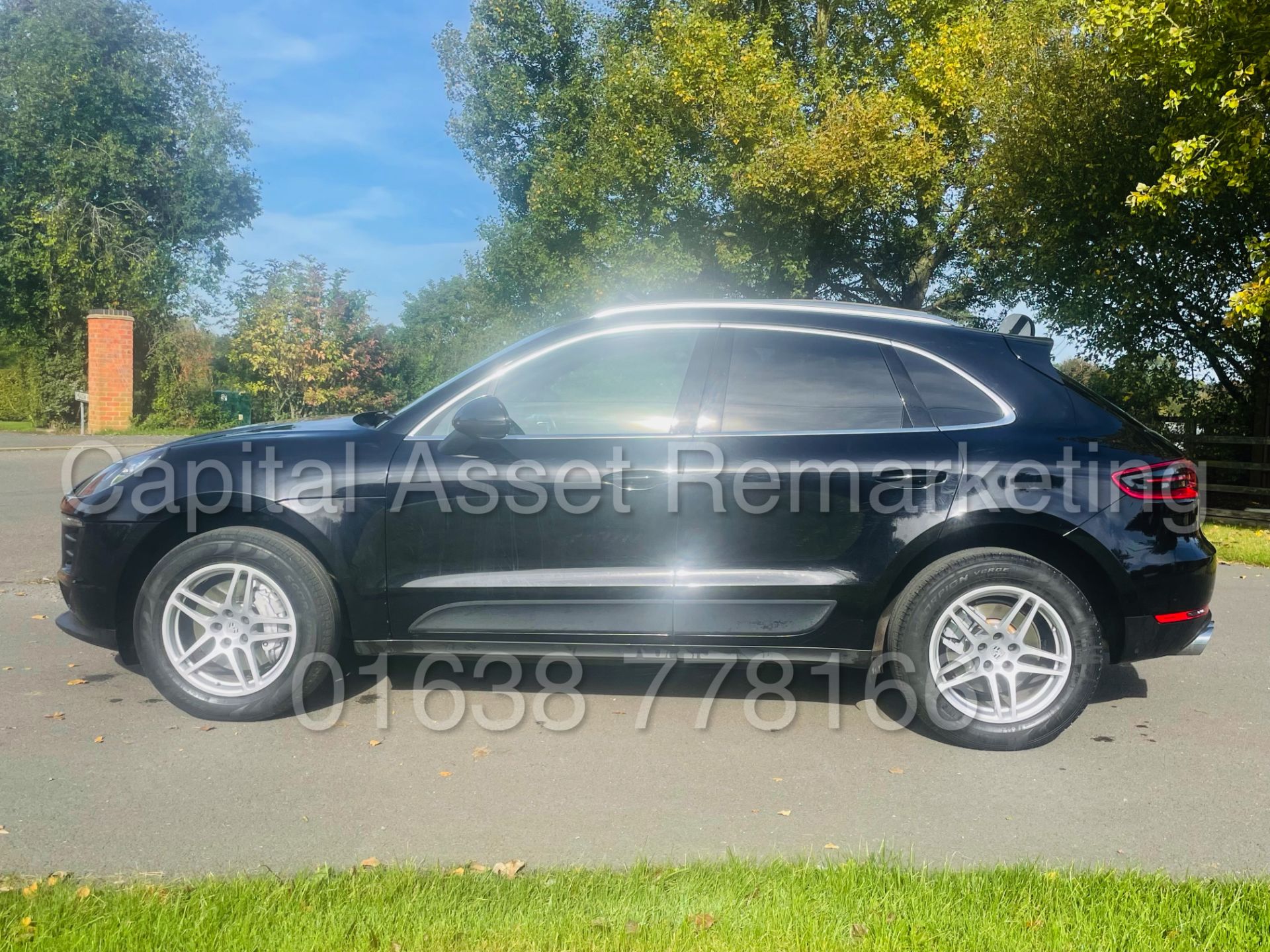 PORSCHE MACAN S *SPORTS SUV* (2017) '3.0 V6 DIESEL - 258 BHP - AUTO PDK' *MASSIVE SPEC* - Image 4 of 66