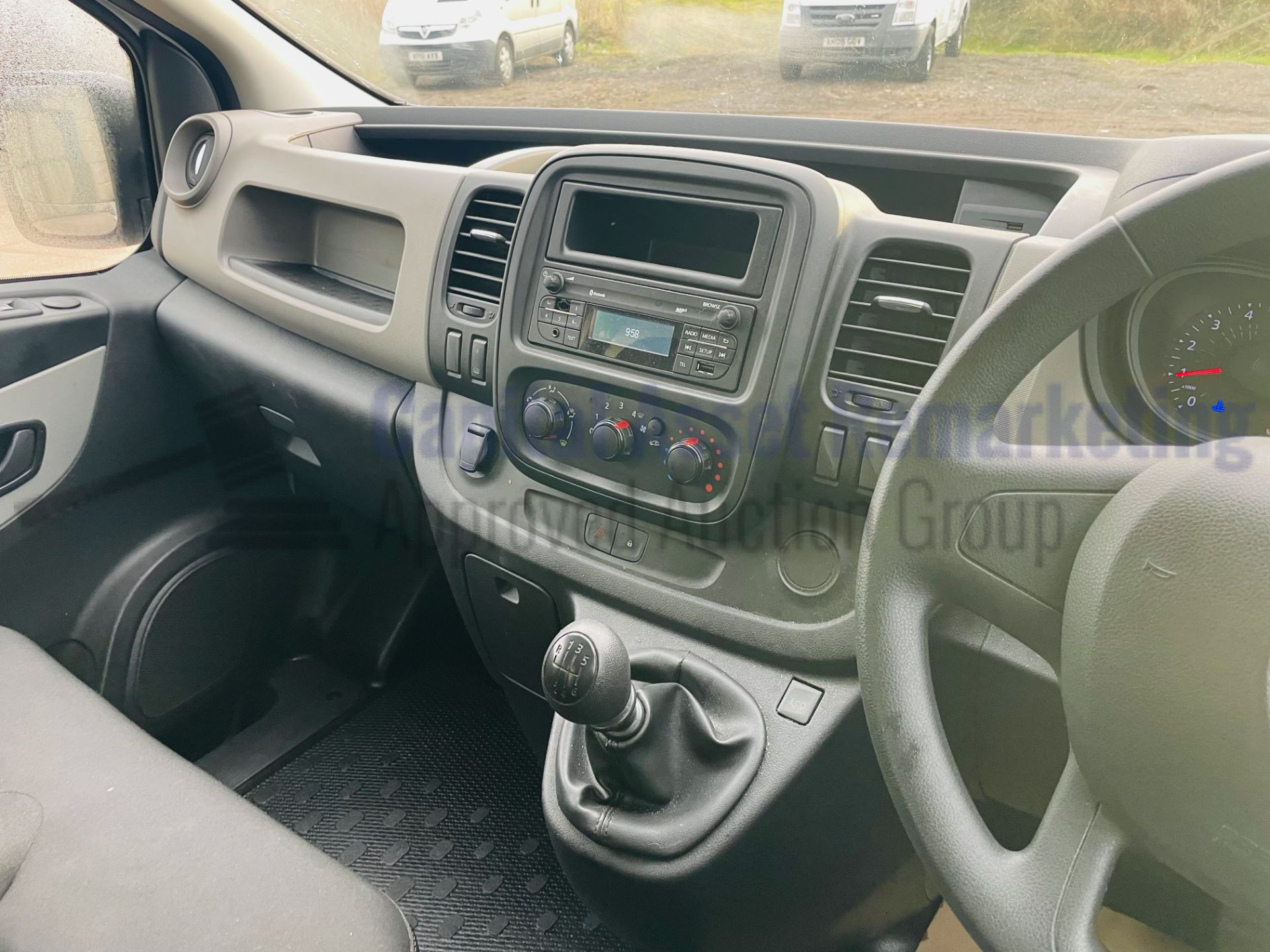 RENAULT TRAFIC SL27 *BUSINESS EDITION* SWB - PANE VAN (2019 - EURO 6) '1.6 DCI - 6 SPEED' *U-LEZ* - Image 33 of 41