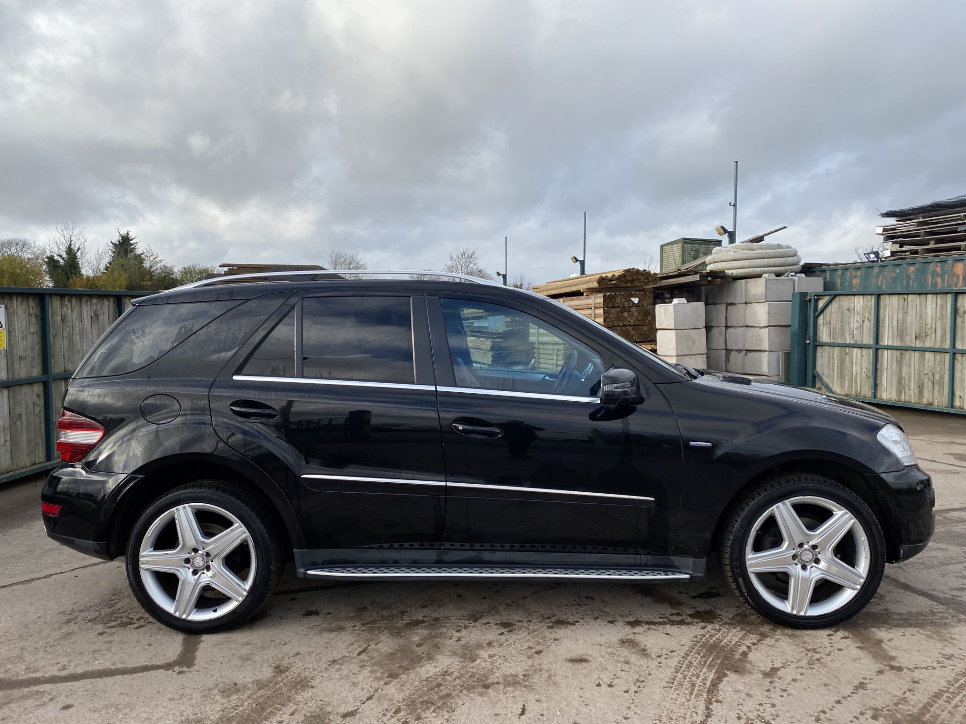 ON SALE MERCEDES ML350 CDI 'AUTO' "AMG SPORT" 2012 MODEL- SAT NAV - RED LEATHER - "BLACK " NO VAT!! - Image 10 of 25