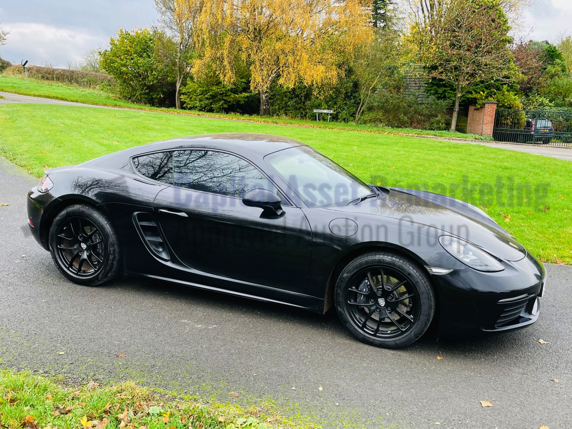 (On Sale) PORSCHE 718 CAYMAN *COUPE* (2019 - NEW MODEL) '2.0 PETROL' *SPORTS EXHAUST -NAV* (1 OWNER) - Image 14 of 51