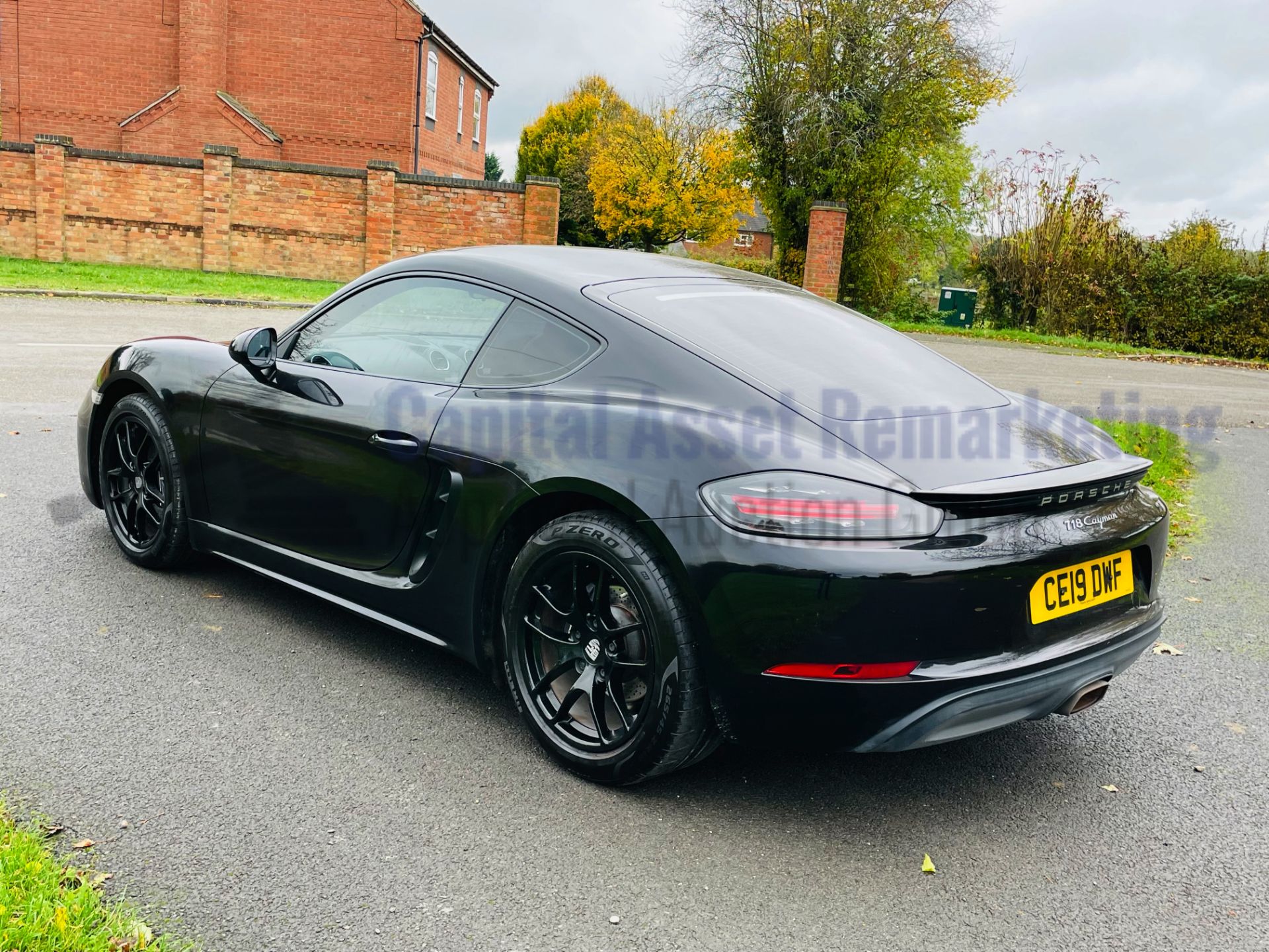 (On Sale) PORSCHE 718 CAYMAN *COUPE* (2019 - NEW MODEL) '2.0 PETROL' *SPORTS EXHAUST -NAV* (1 OWNER) - Image 10 of 51