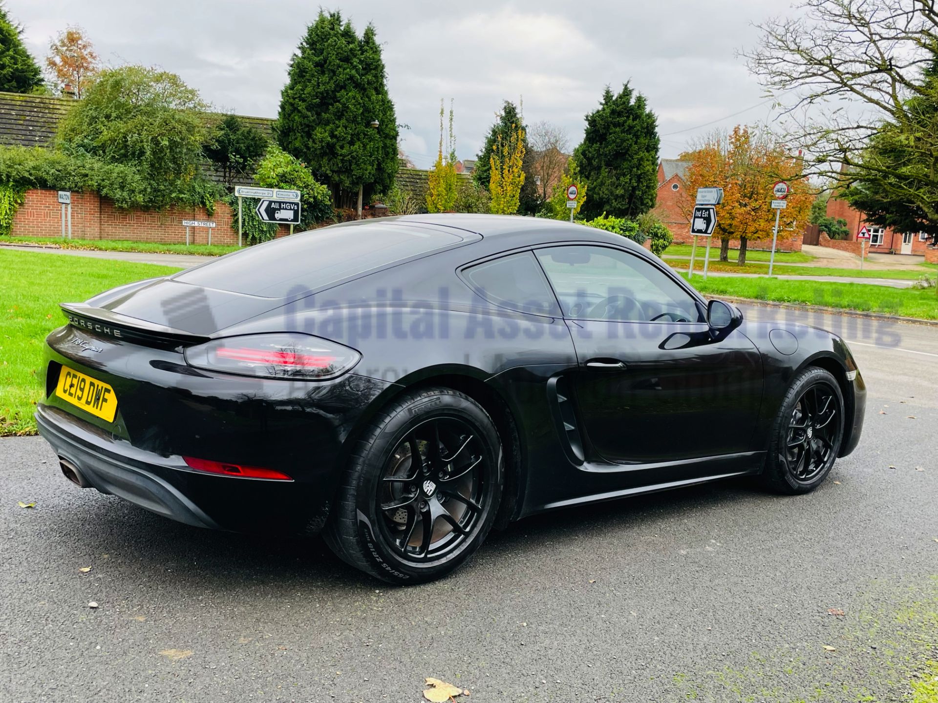 (On Sale) PORSCHE 718 CAYMAN *COUPE* (2019 - NEW MODEL) '2.0 PETROL' *SPORTS EXHAUST -NAV* (1 OWNER) - Image 13 of 51