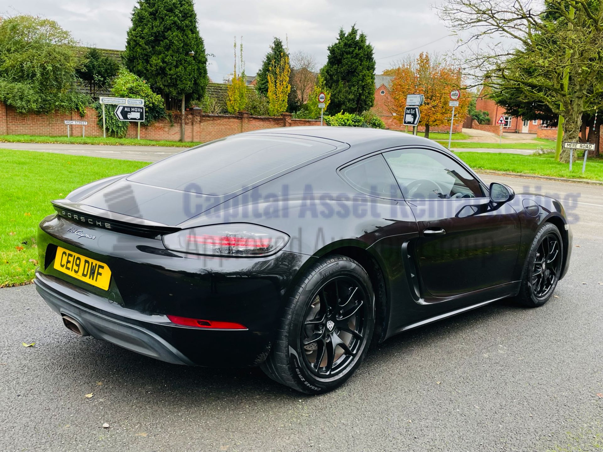 (On Sale) PORSCHE 718 CAYMAN *COUPE* (2019 - NEW MODEL) '2.0 PETROL' *SPORTS EXHAUST -NAV* (1 OWNER) - Image 12 of 51