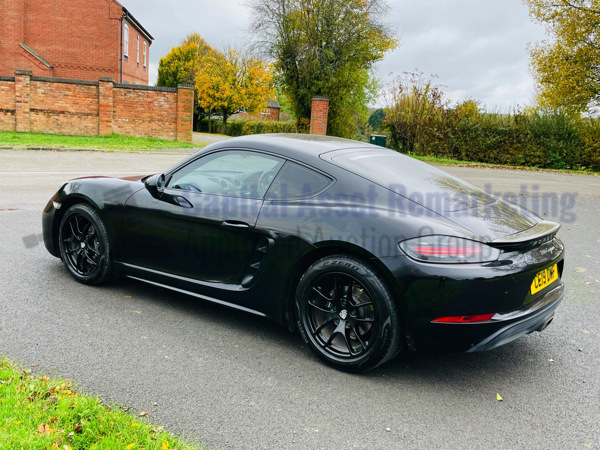 (On Sale) PORSCHE 718 CAYMAN *COUPE* (2019 - NEW MODEL) '2.0 PETROL' *SPORTS EXHAUST -NAV* (1 OWNER) - Image 9 of 51