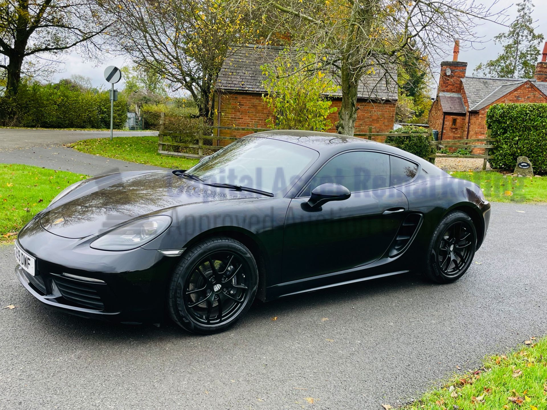 (On Sale) PORSCHE 718 CAYMAN *COUPE* (2019 - NEW MODEL) '2.0 PETROL' *SPORTS EXHAUST -NAV* (1 OWNER) - Image 7 of 51