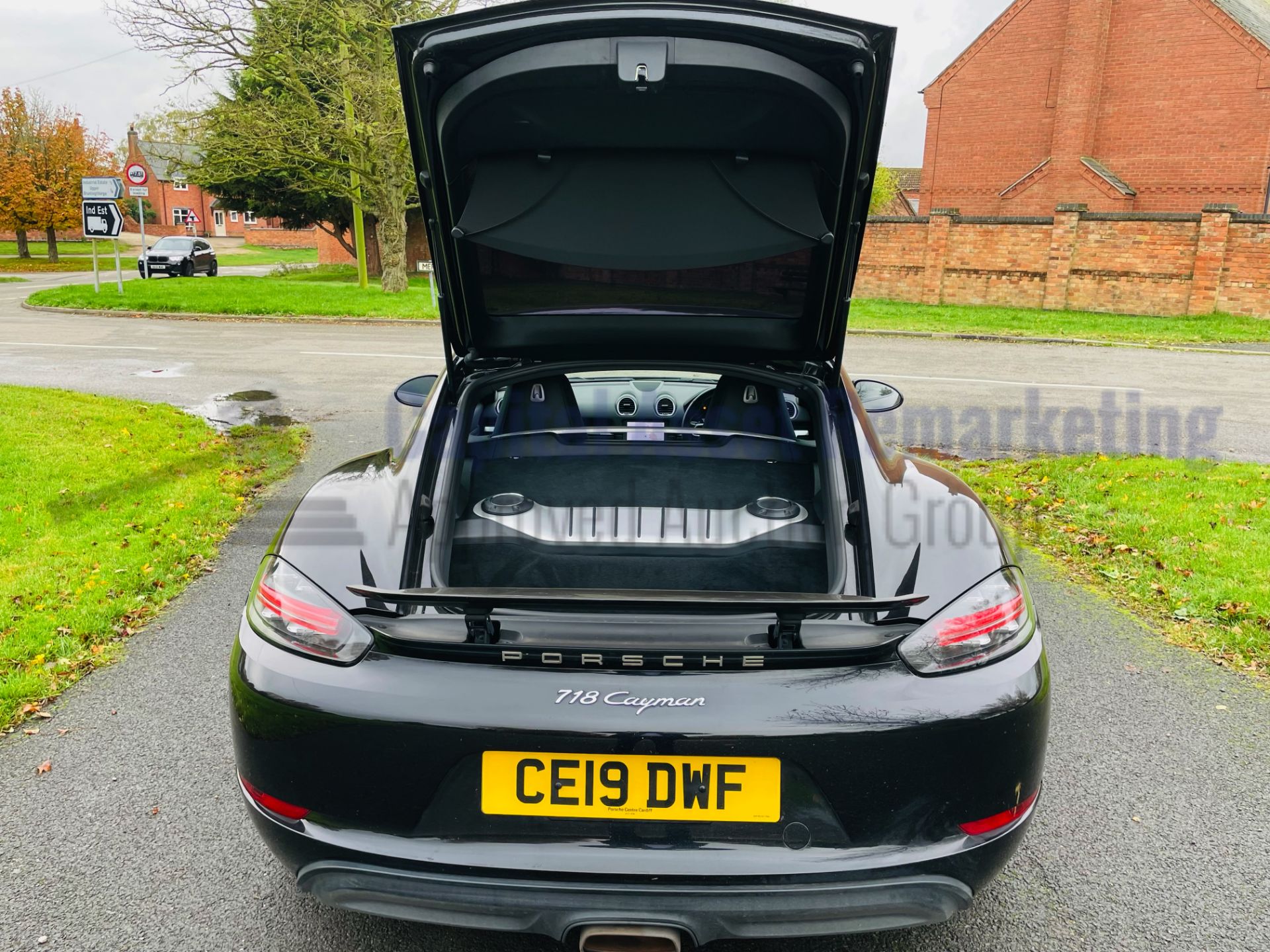 (On Sale) PORSCHE 718 CAYMAN *COUPE* (2019 - NEW MODEL) '2.0 PETROL' *SPORTS EXHAUST -NAV* (1 OWNER) - Image 30 of 51