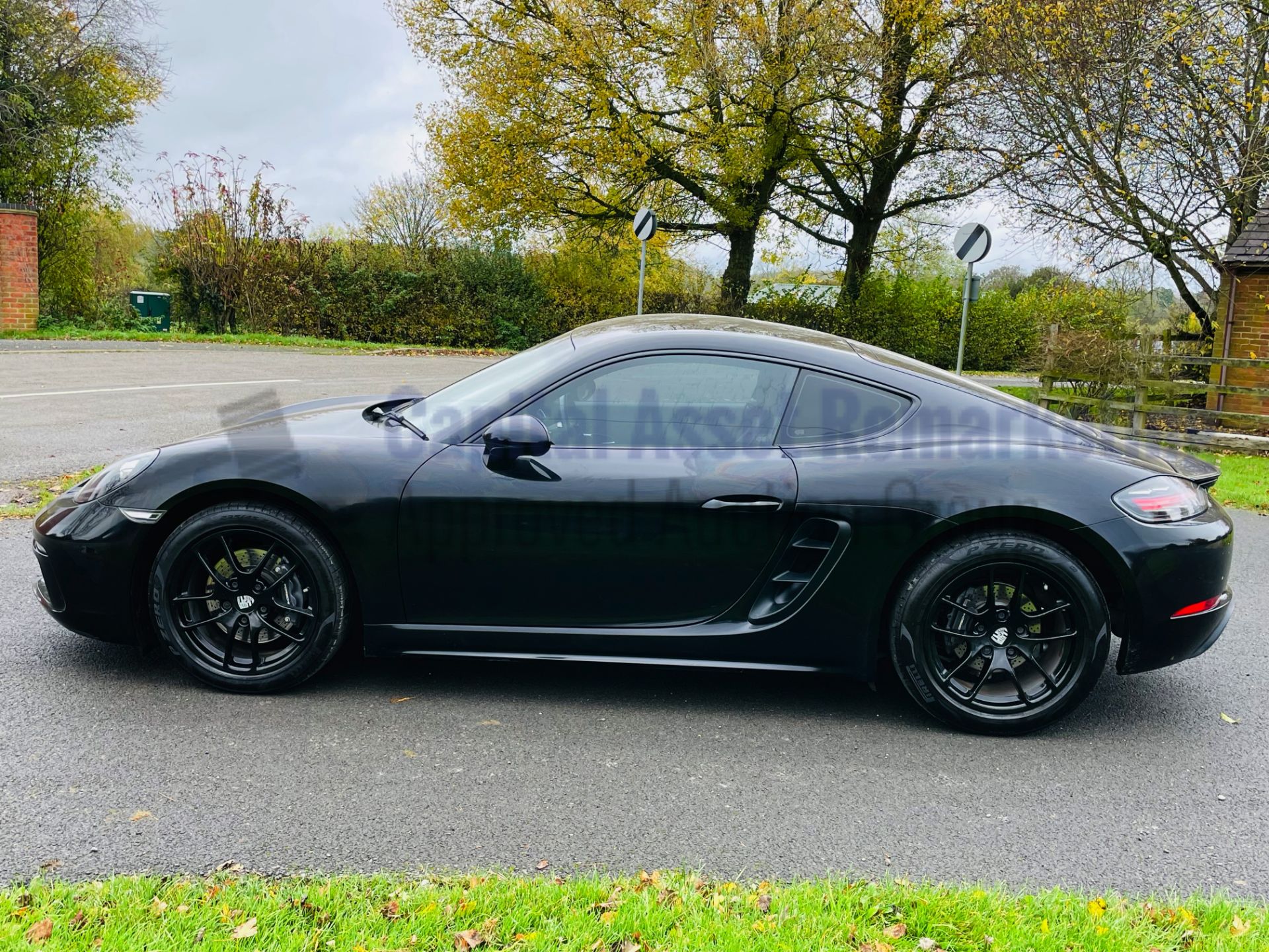 (On Sale) PORSCHE 718 CAYMAN *COUPE* (2019 - NEW MODEL) '2.0 PETROL' *SPORTS EXHAUST -NAV* (1 OWNER) - Image 8 of 51