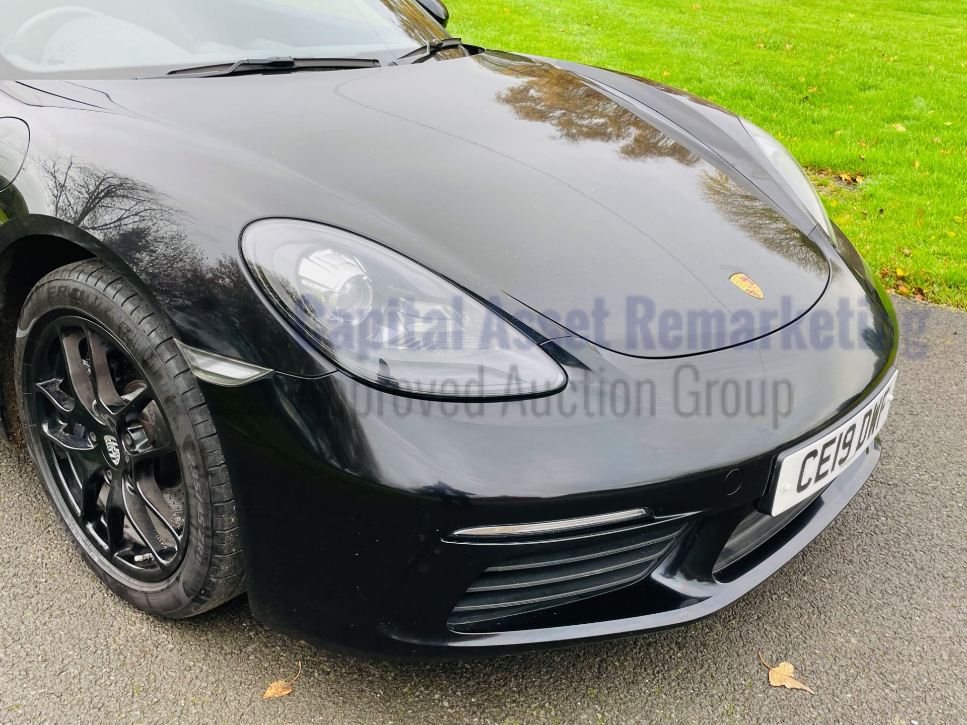 (On Sale) PORSCHE 718 CAYMAN *COUPE* (2019 - NEW MODEL) '2.0 PETROL' *SPORTS EXHAUST -NAV* (1 OWNER) - Image 15 of 51