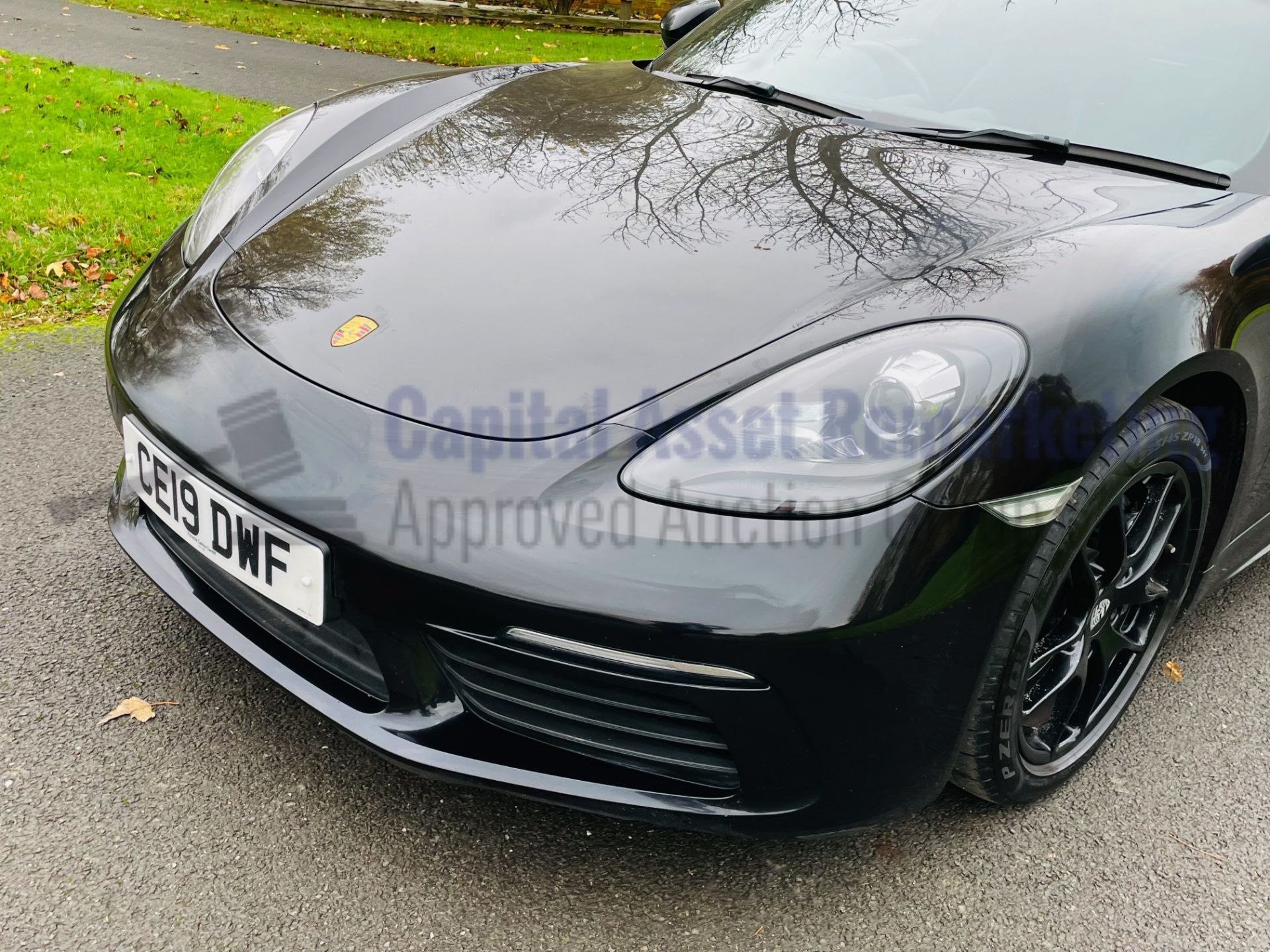 (On Sale) PORSCHE 718 CAYMAN *COUPE* (2019 - NEW MODEL) '2.0 PETROL' *SPORTS EXHAUST -NAV* (1 OWNER) - Image 16 of 51