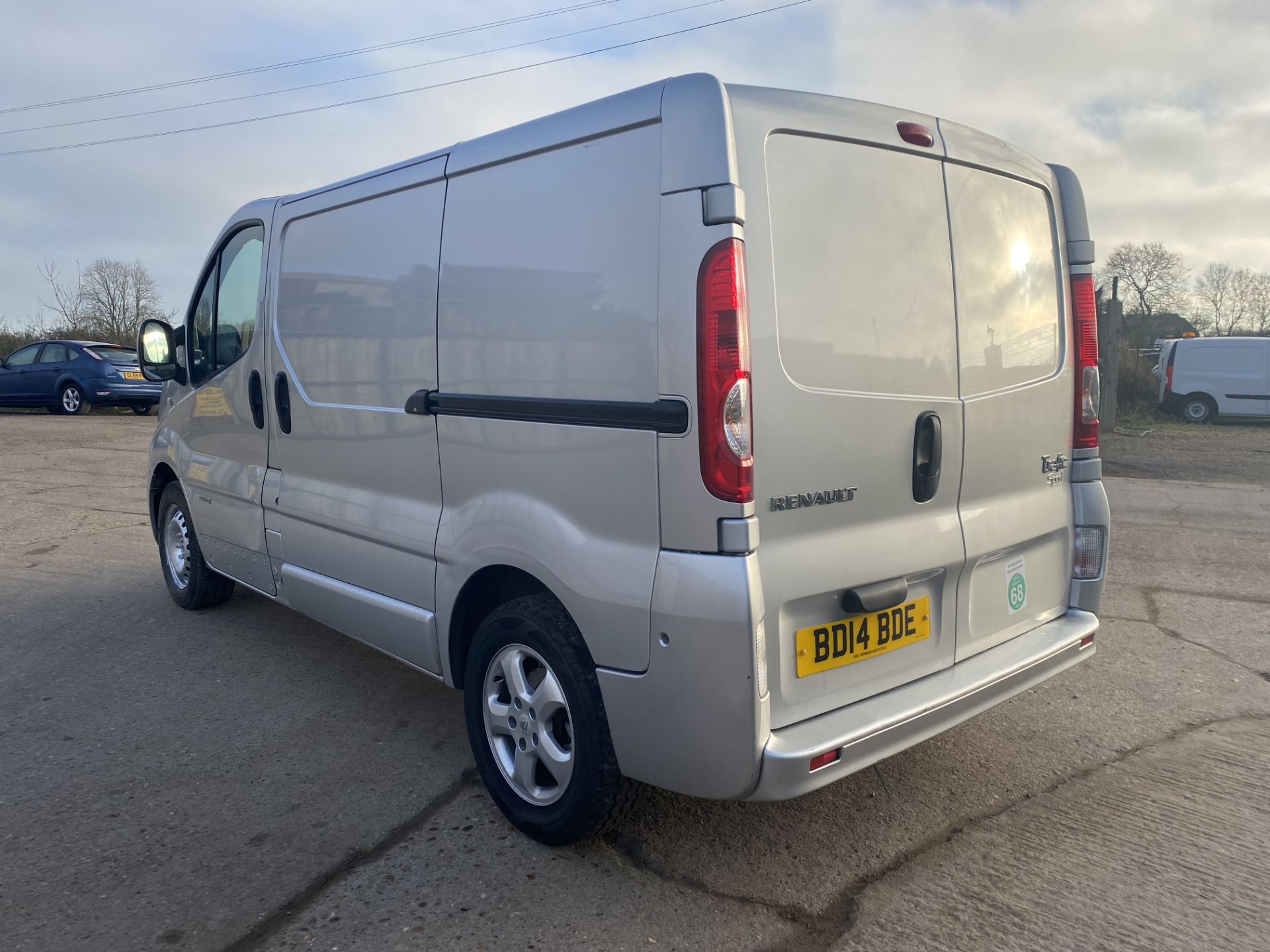 RENAULT TRAFIC SL27 "DCI (115) "SPORT VAN" 2.0 DCI -1 OWNER - FSH - SAT NAV - AIR CON - 14 REG -LOOK - Image 5 of 20