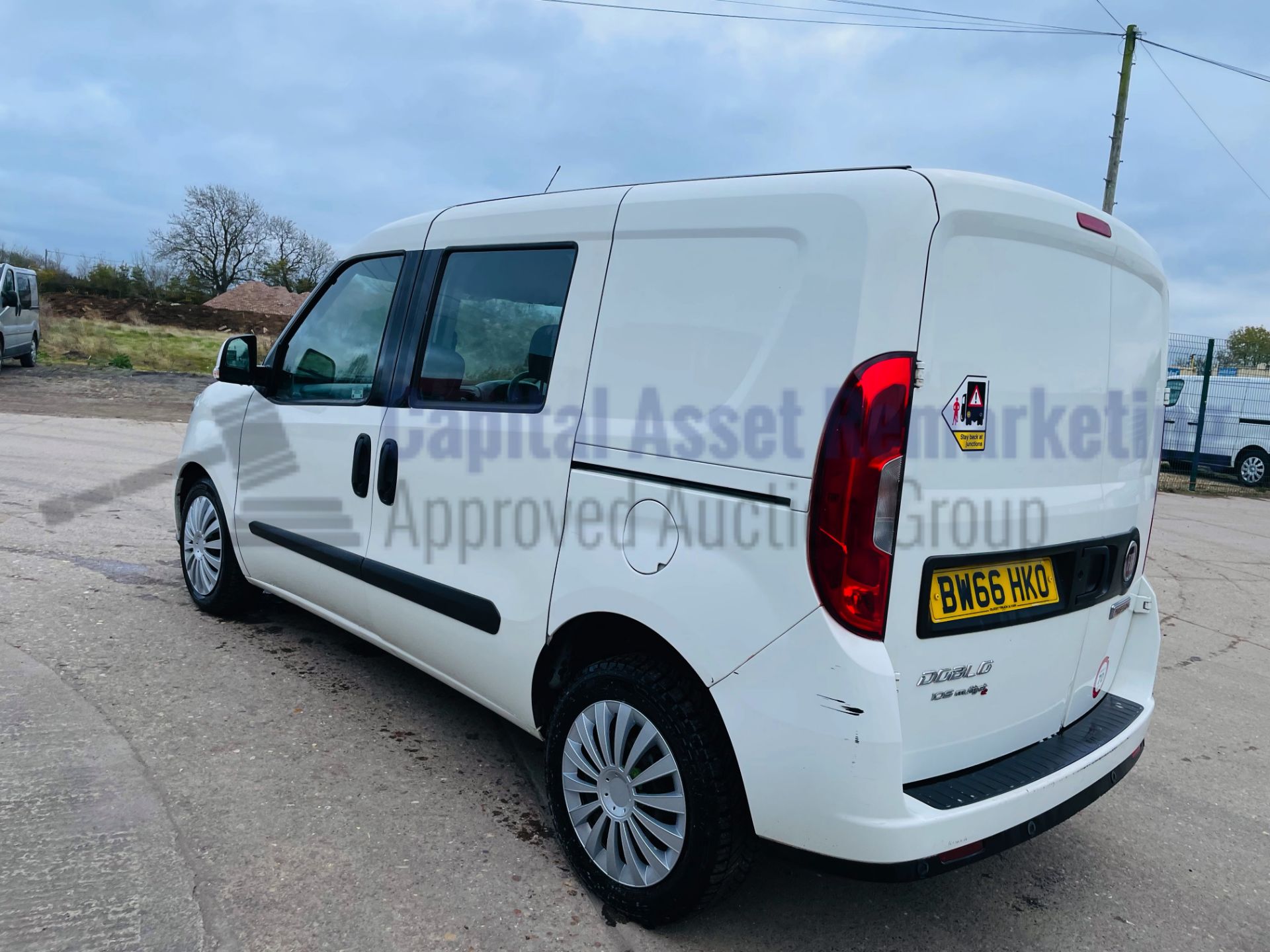 (SOLD) FIAT DOBLO *ACTIVE* 5 SEATER - CREW VAN (2017 - EURO 6) '1.6 DIESEL - 6 SPEED' *U-LEZ* - Image 10 of 40