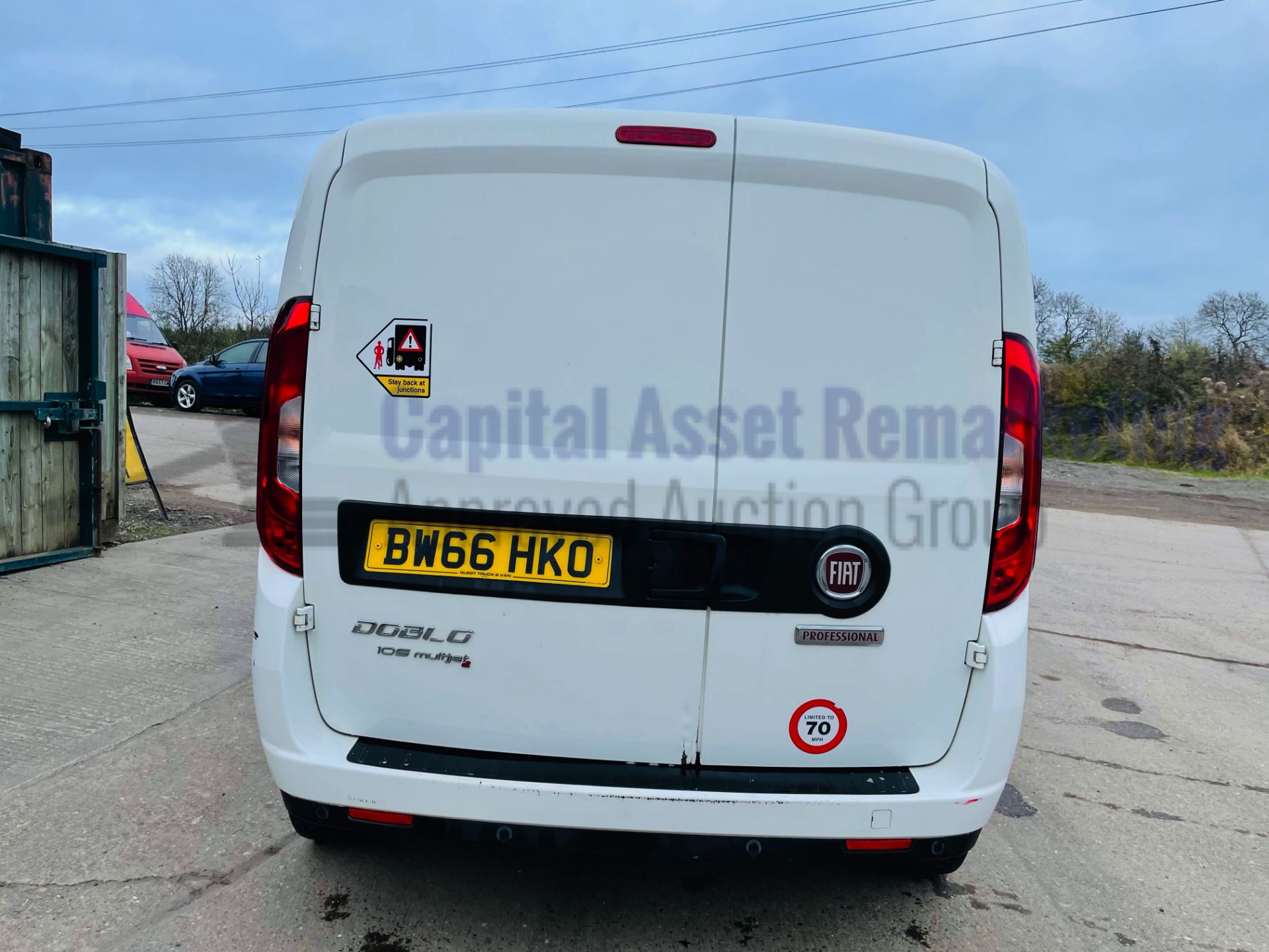 (SOLD) FIAT DOBLO *ACTIVE* 5 SEATER - CREW VAN (2017 - EURO 6) '1.6 DIESEL - 6 SPEED' *U-LEZ* - Image 11 of 40