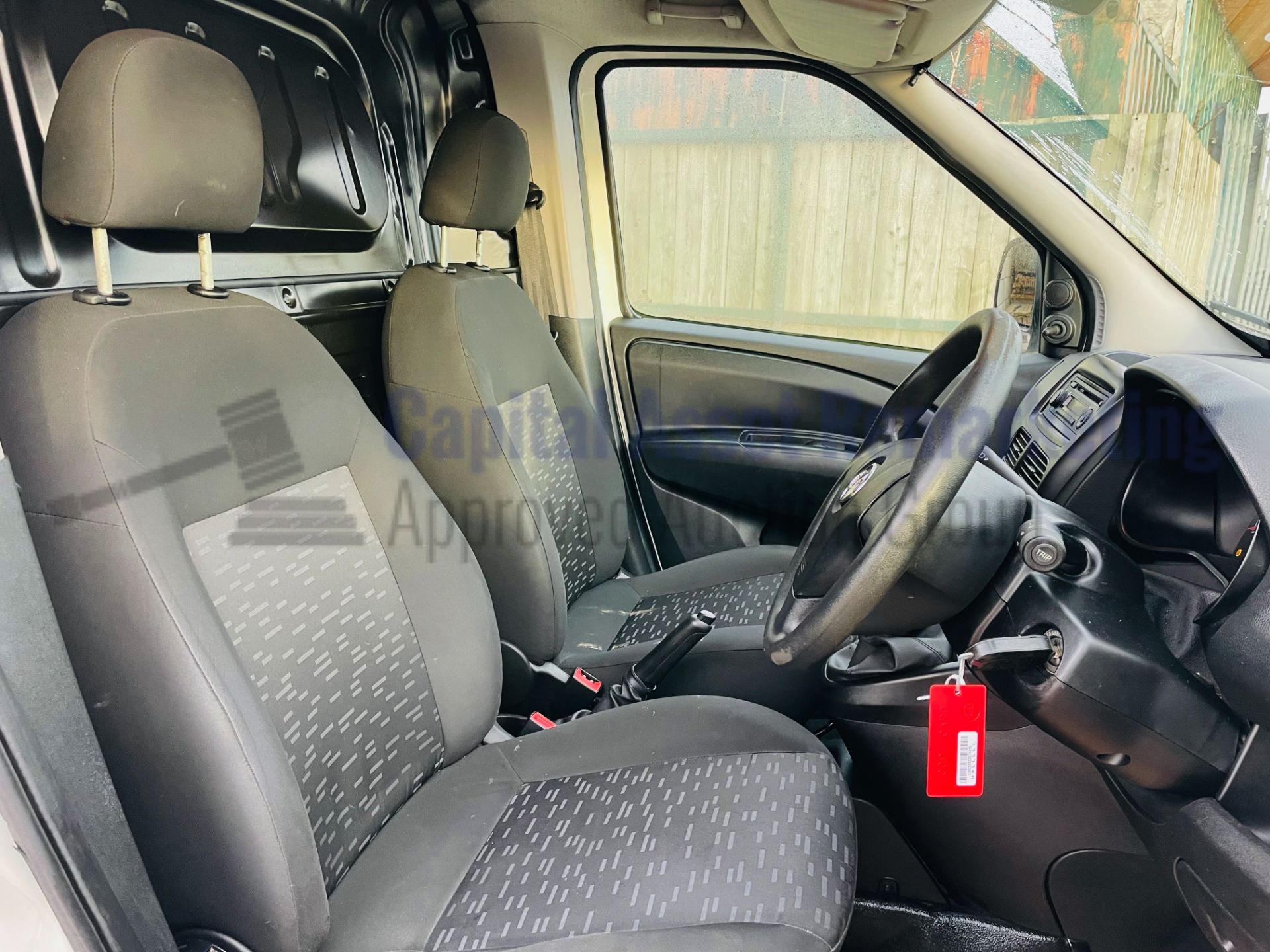 (On Sale) VAUXHALL COMBO 2300 *LWB - PANEL VAN* (2016 - NEW MODEL) 'CDTI - STOP/START' (1 OWNER) - Image 27 of 37