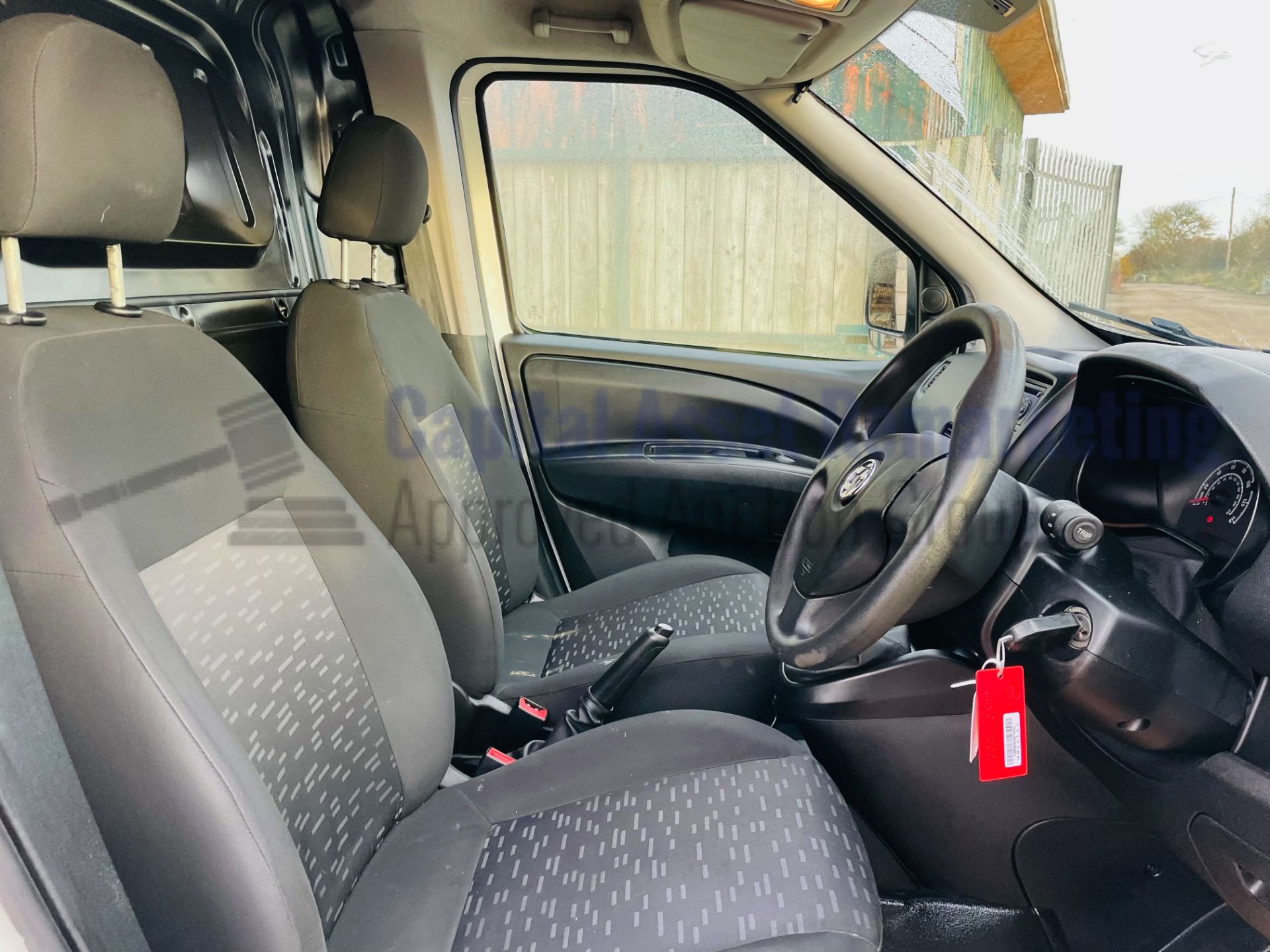 (On Sale) VAUXHALL COMBO 2300 *LWB - PANEL VAN* (2016 - NEW MODEL) 'CDTI - STOP/START' (1 OWNER) - Image 28 of 37