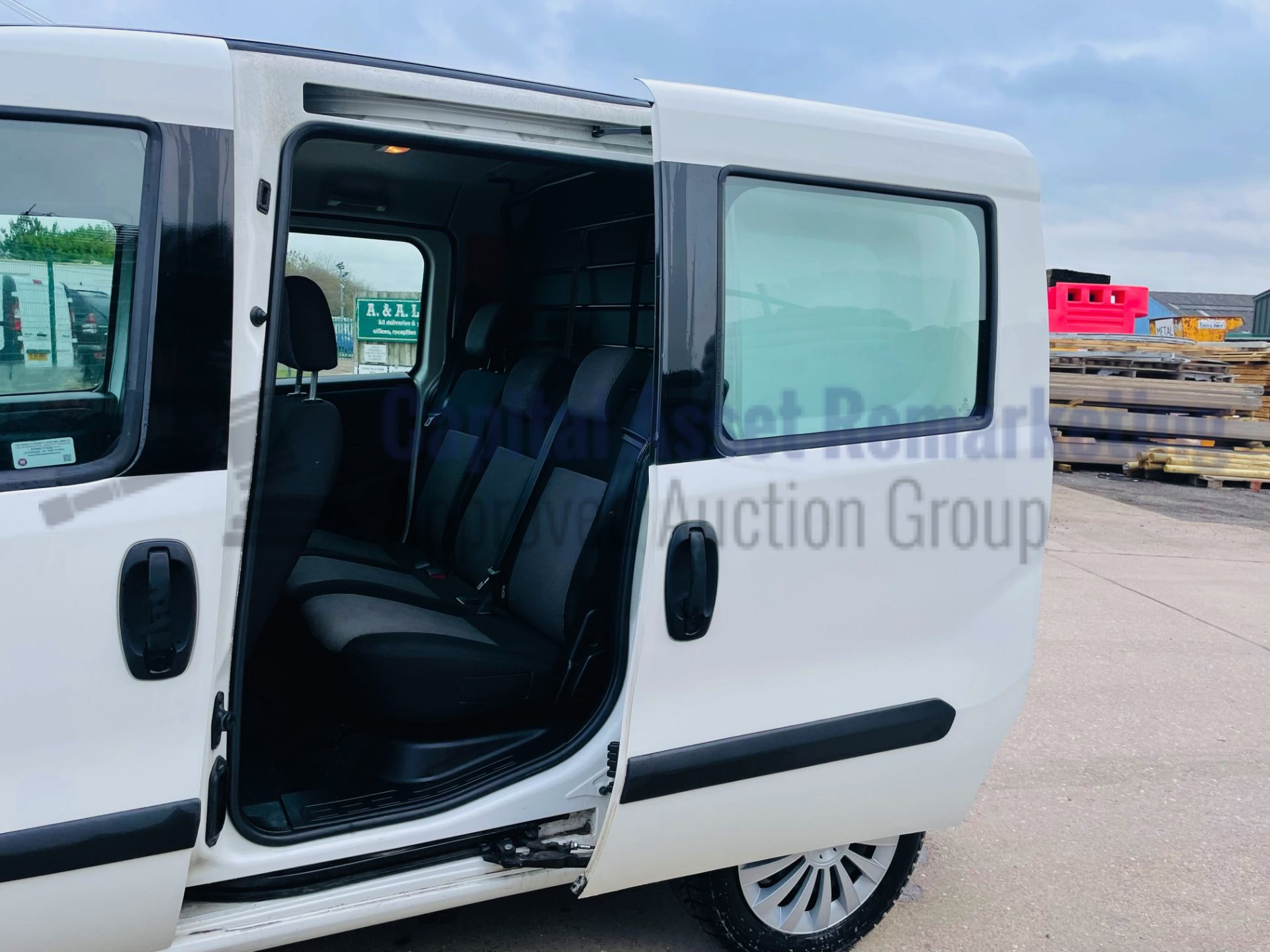 (SOLD) FIAT DOBLO *ACTIVE* 5 SEATER - CREW VAN (2017 - EURO 6) '1.6 DIESEL - 6 SPEED' *U-LEZ* - Image 23 of 40