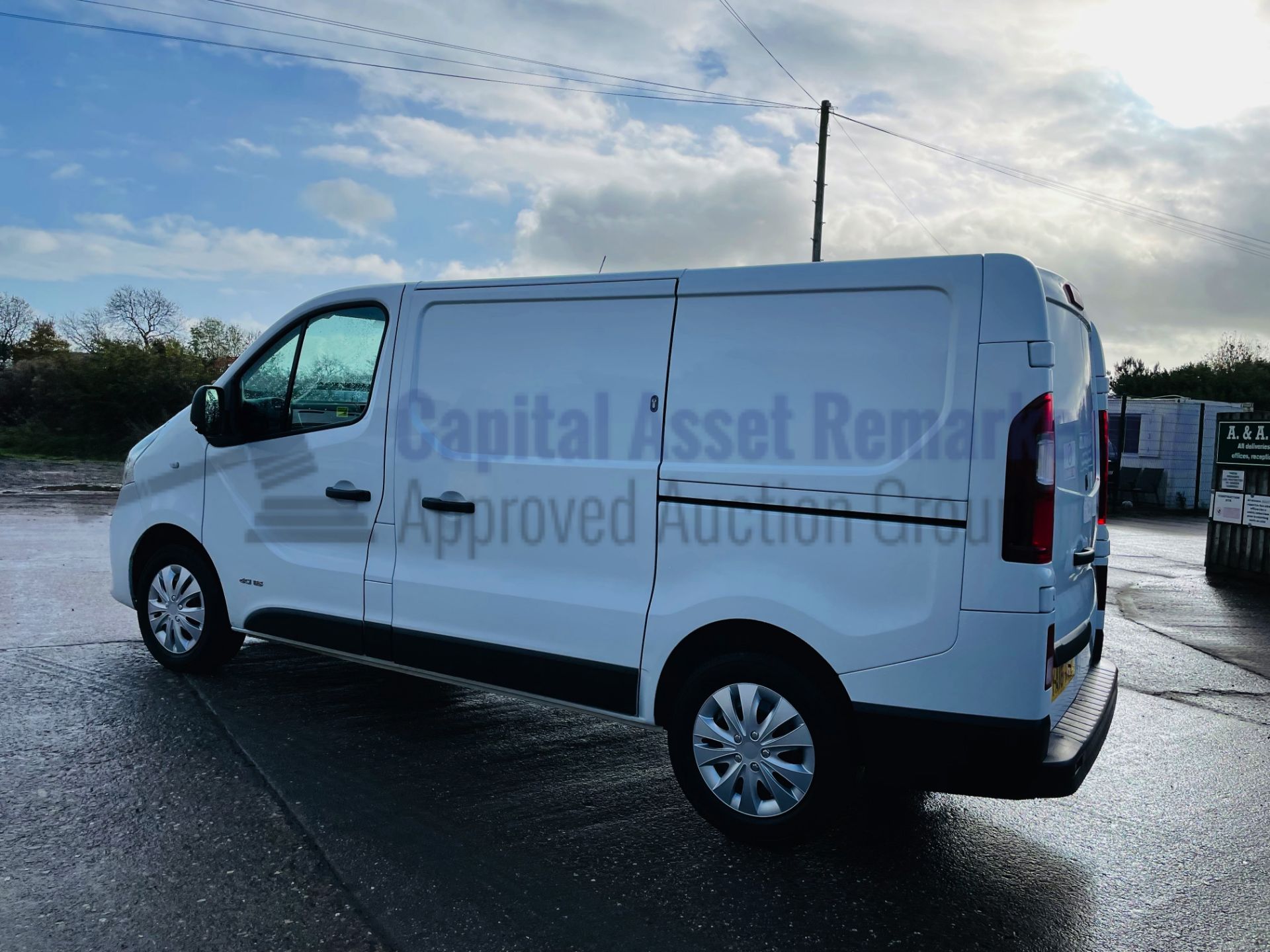 (ON SALE) RENAULT TRAFIC SL27 *BUSINESS PLUS* SWB - PANEL VAN (2016) '1.6 DCI - 6 SPEED'*AIR CON* - Image 9 of 40