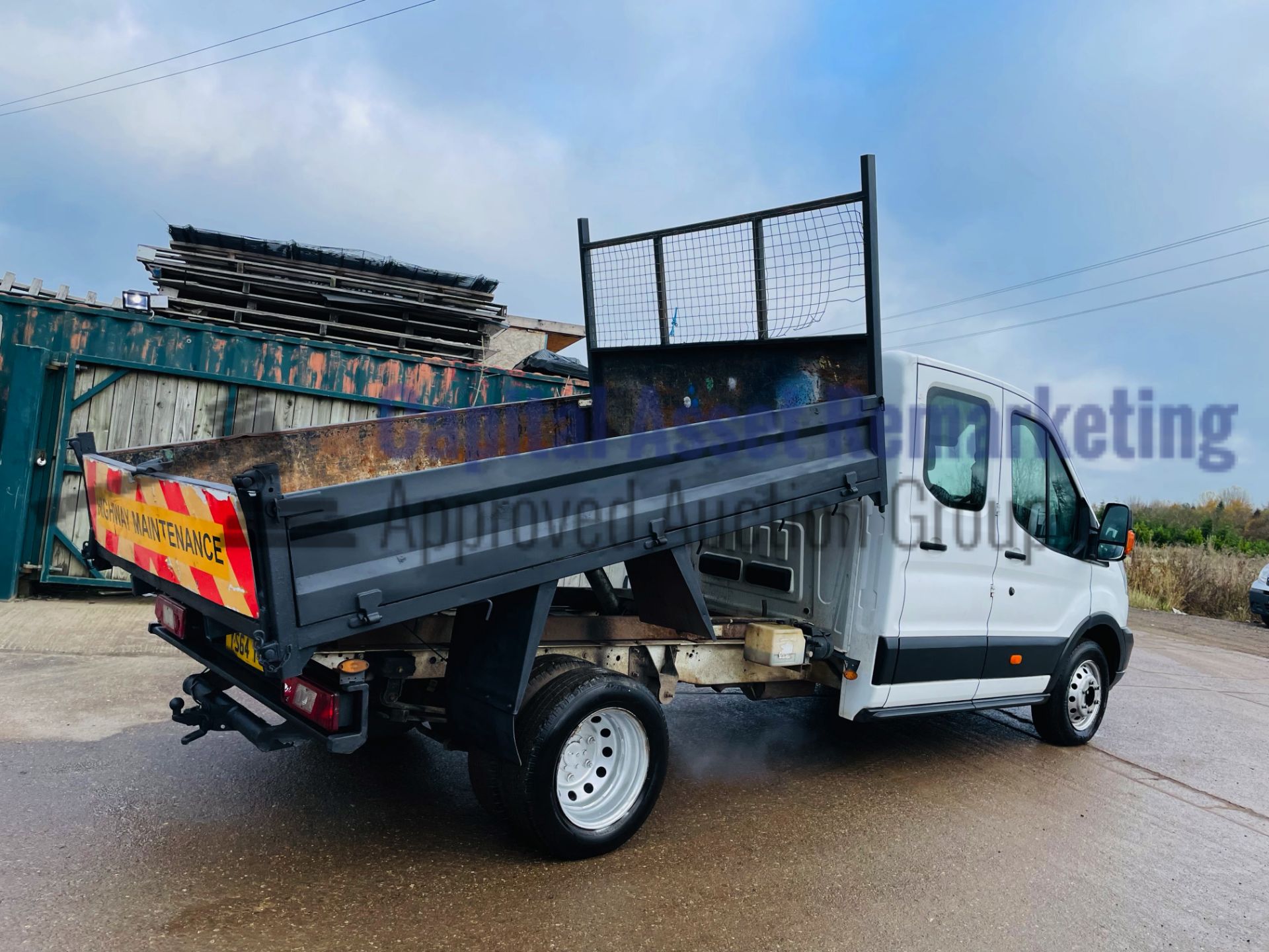 FORD TRANSIT *7 SEATER - DOUBLE CAB TIPPER* (2015) '2.2 TDCI - 125 BHP - 6 SPEED' (3500 KG) - Image 16 of 48