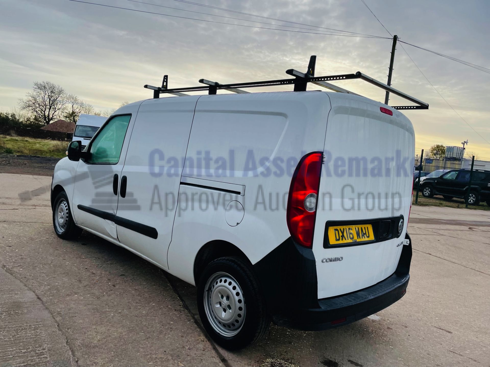 (On Sale) VAUXHALL COMBO 2300 *LWB - PANEL VAN* (2016 - NEW MODEL) 'CDTI - STOP/START' (1 OWNER) - Image 10 of 37