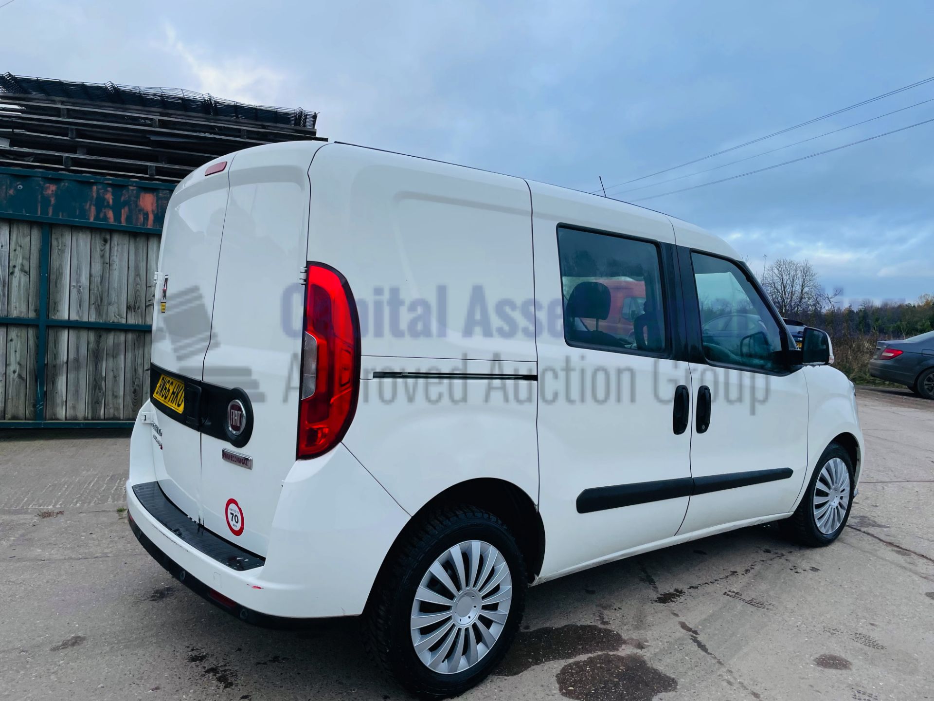 (SOLD) FIAT DOBLO *ACTIVE* 5 SEATER - CREW VAN (2017 - EURO 6) '1.6 DIESEL - 6 SPEED' *U-LEZ* - Image 12 of 40